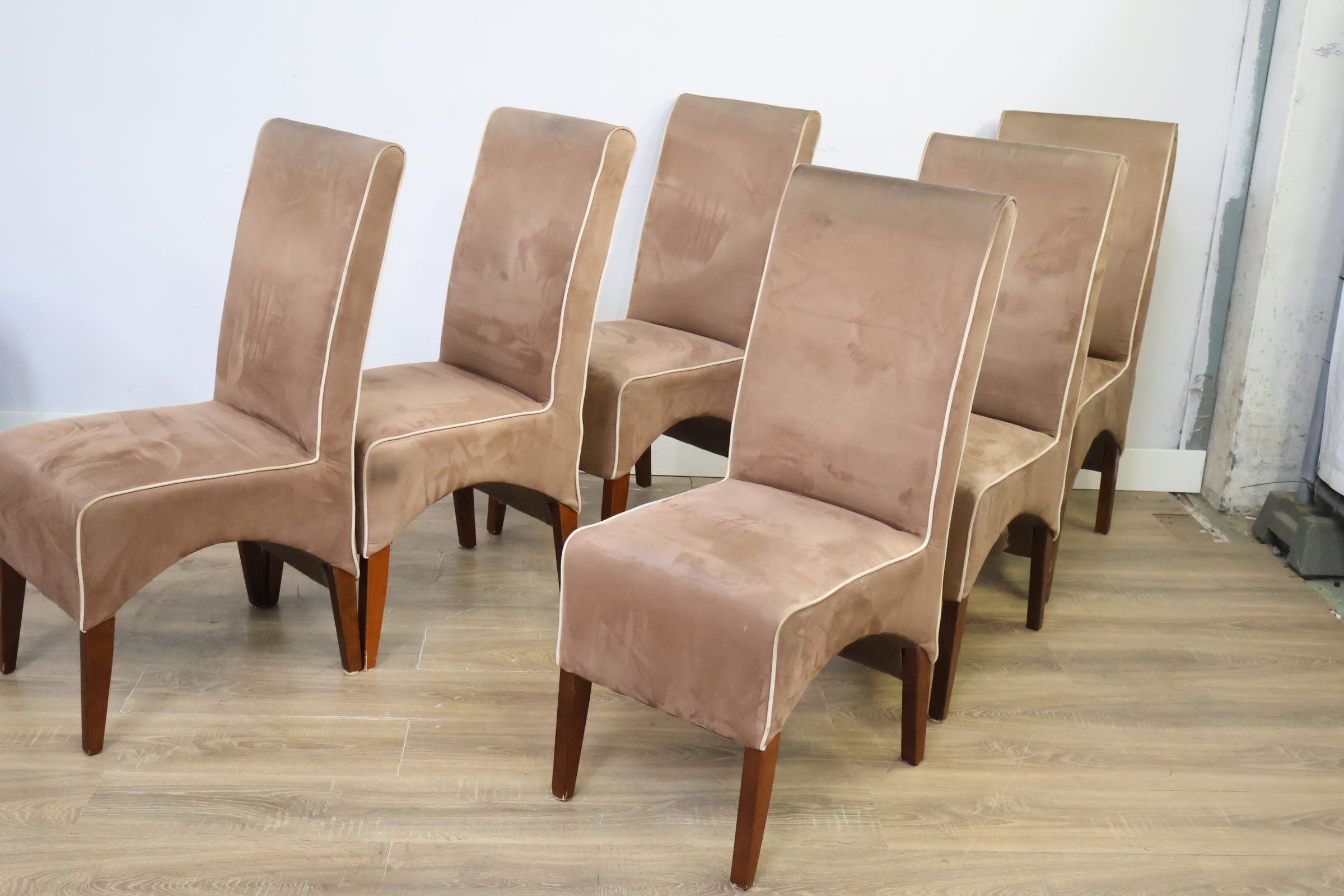 Set van 6 eetkamerstoelen met beige bekleding – foto 10 – kavel bij GSD Auctions, Zoeterwoude