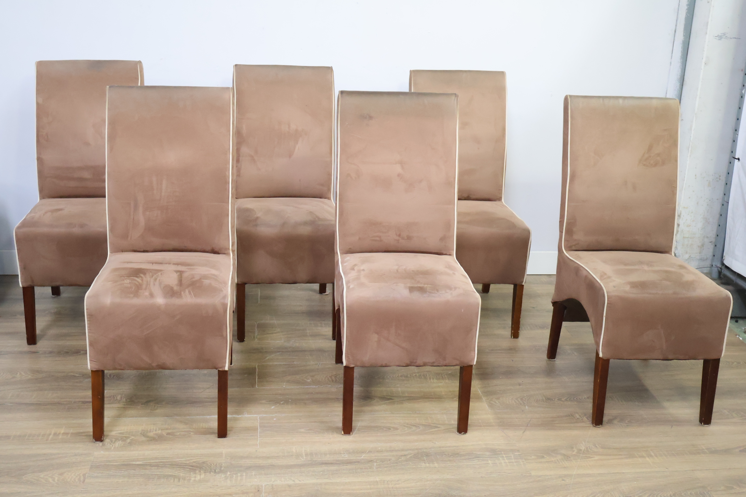 Set van 6 eetkamerstoelen met beige bekleding – foto 11 – kavel bij GSD Auctions, Zoeterwoude