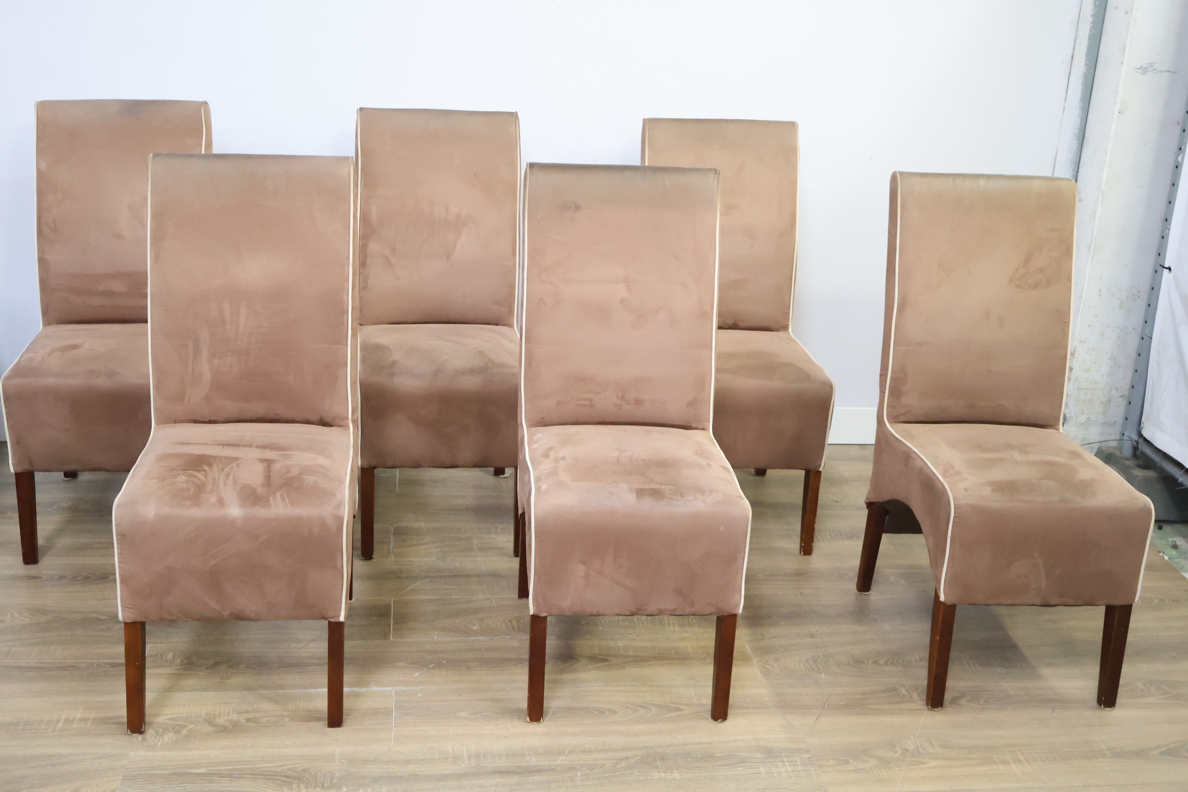 Set van 6 eetkamerstoelen met beige bekleding – foto 12 – kavel bij GSD Auctions, Zoeterwoude