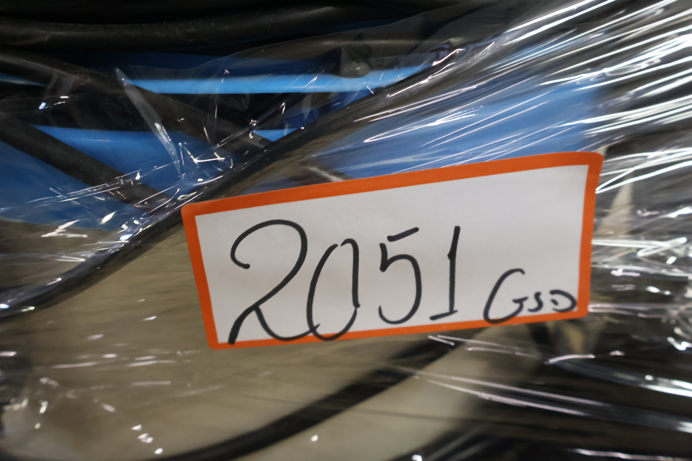 Blauwe nat-en droogzuiger met slang – foto 10 – kavel bij GSD Auctions, Zoeterwoude