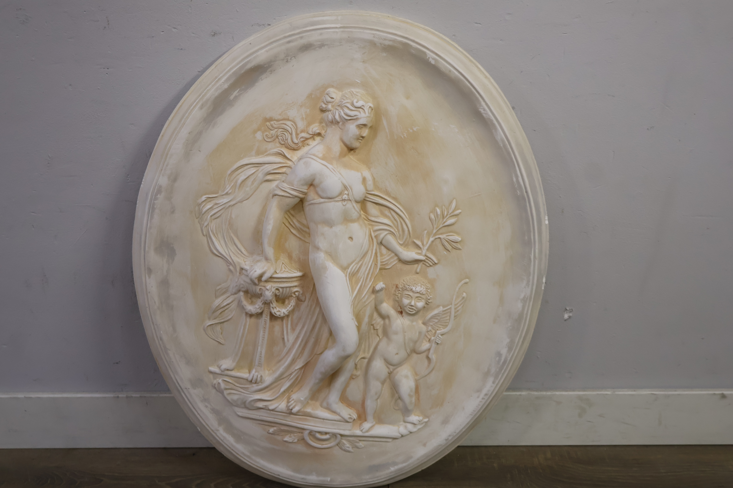 Ovaal reliëf met vrouw en cupido – foto 5 – kavel bij GSD Auctions, Zoeterwoude