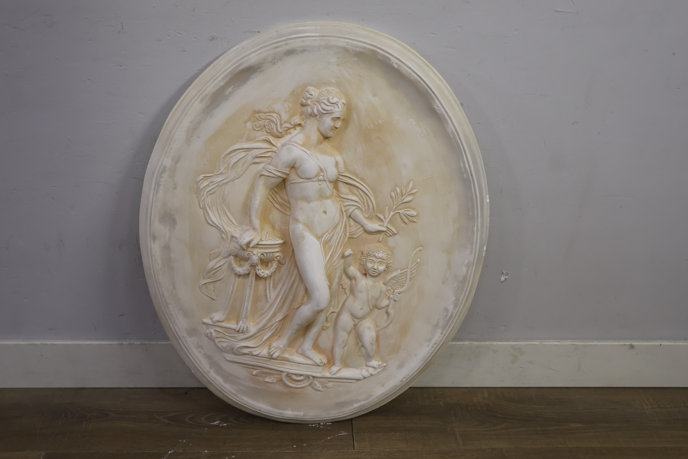 Ovaal reliëf met vrouw en cupido – foto 6 – kavel bij GSD Auctions, Zoeterwoude