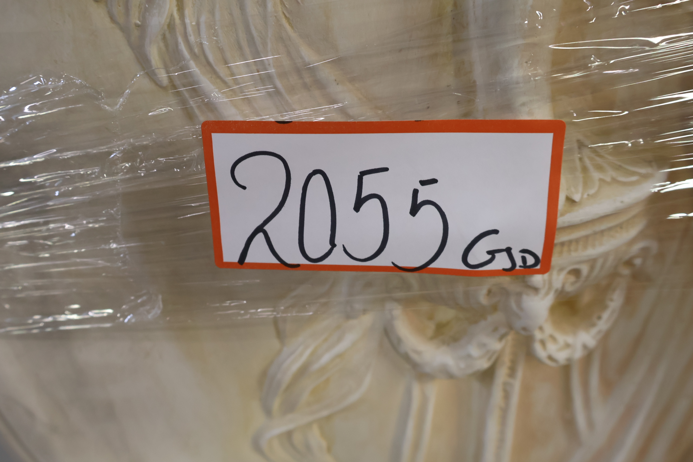Ovaal reliëf met vrouw en cupido – foto 11 – kavel bij GSD Auctions, Zoeterwoude
