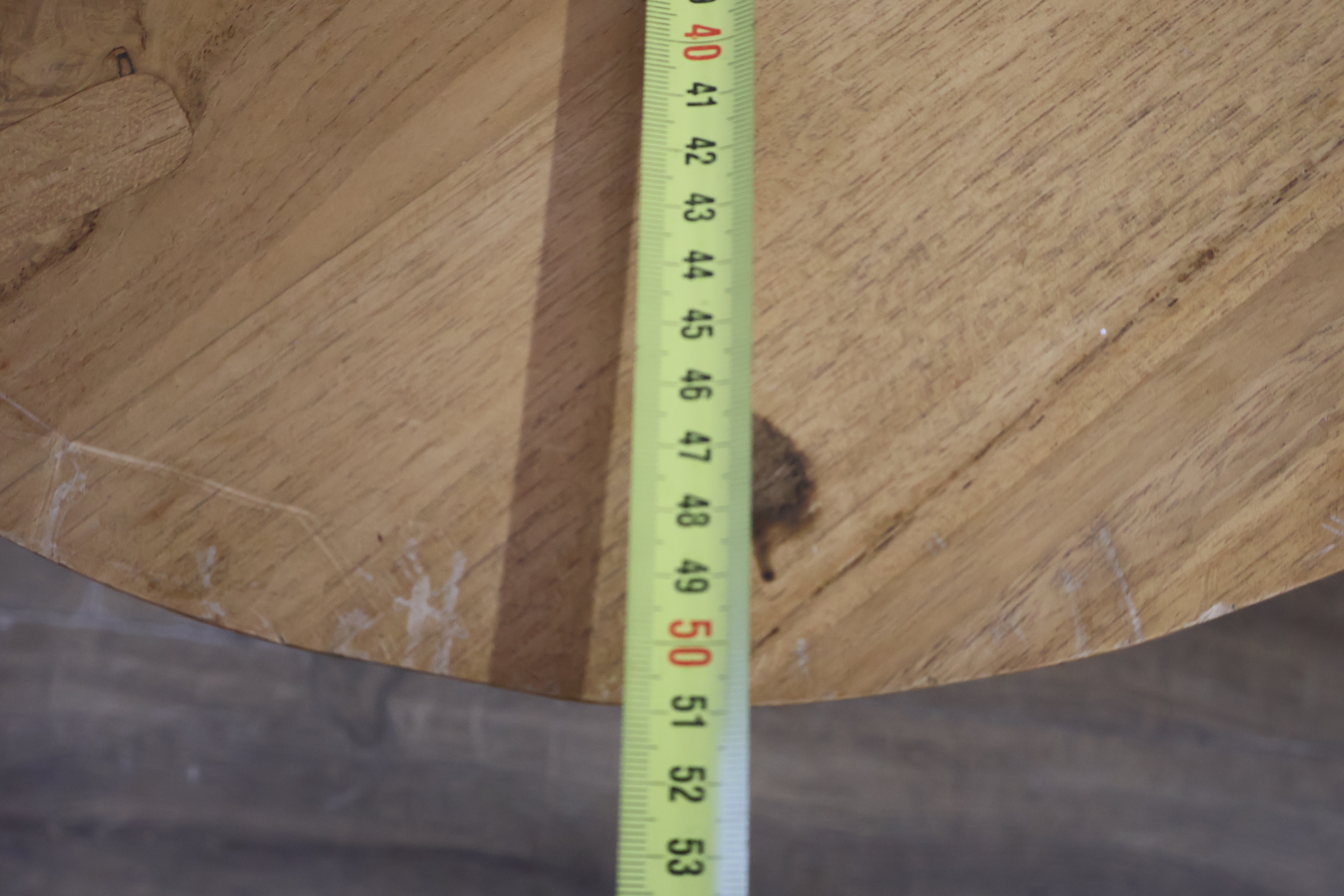 Set van 2 ronde houten bijzettafels – foto 10 – kavel bij GSD Auctions, Zoeterwoude