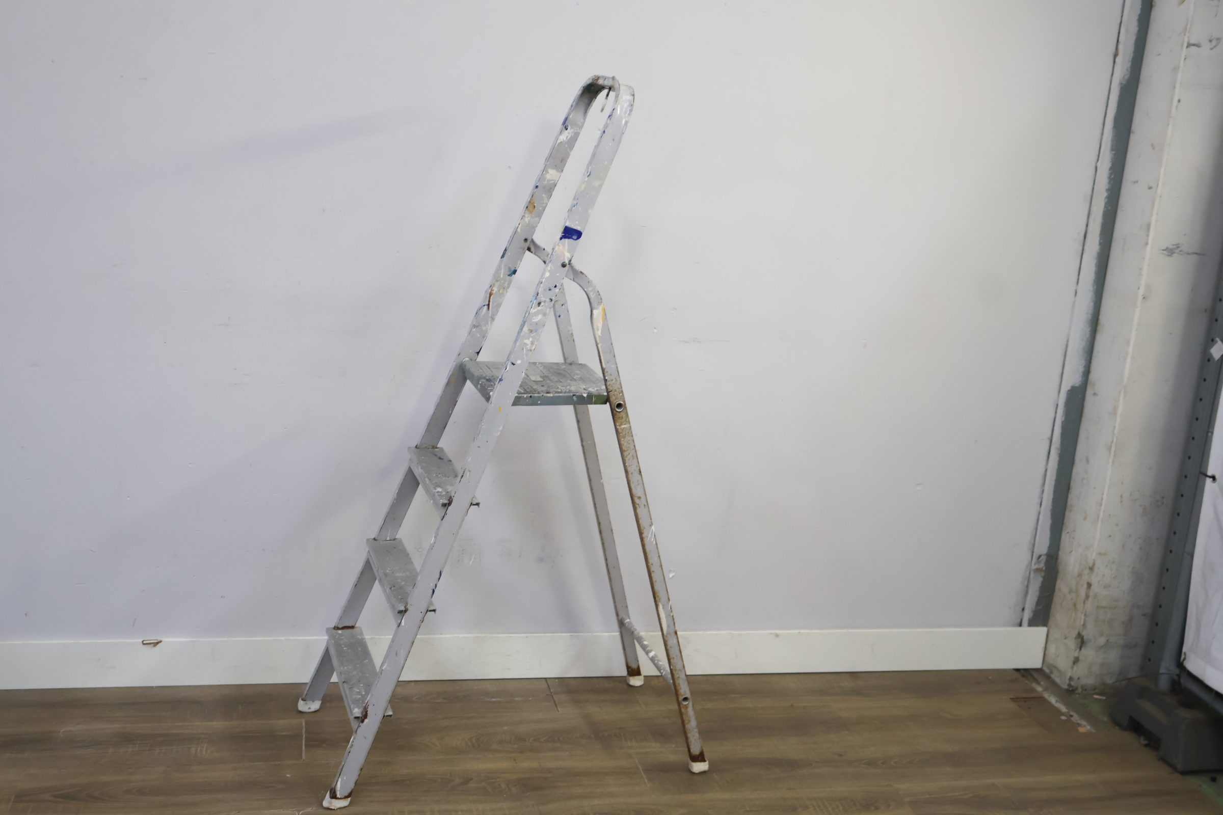 Verfijzertje aluminium met 4 treden – foto 7 – kavel bij GSD Auctions, Zoeterwoude