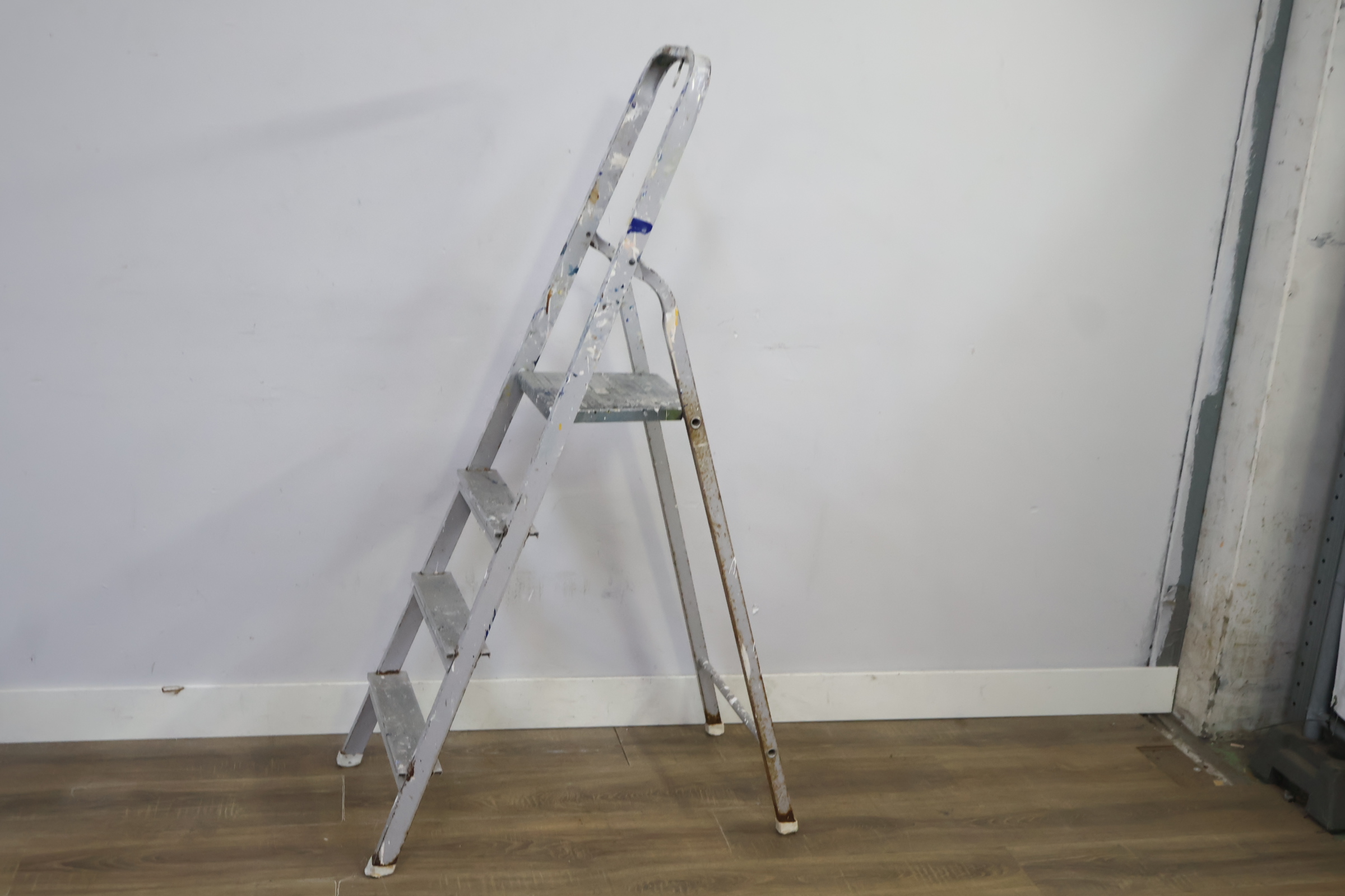 Verfijzertje aluminium met 4 treden – foto 8 – kavel bij GSD Auctions, Zoeterwoude