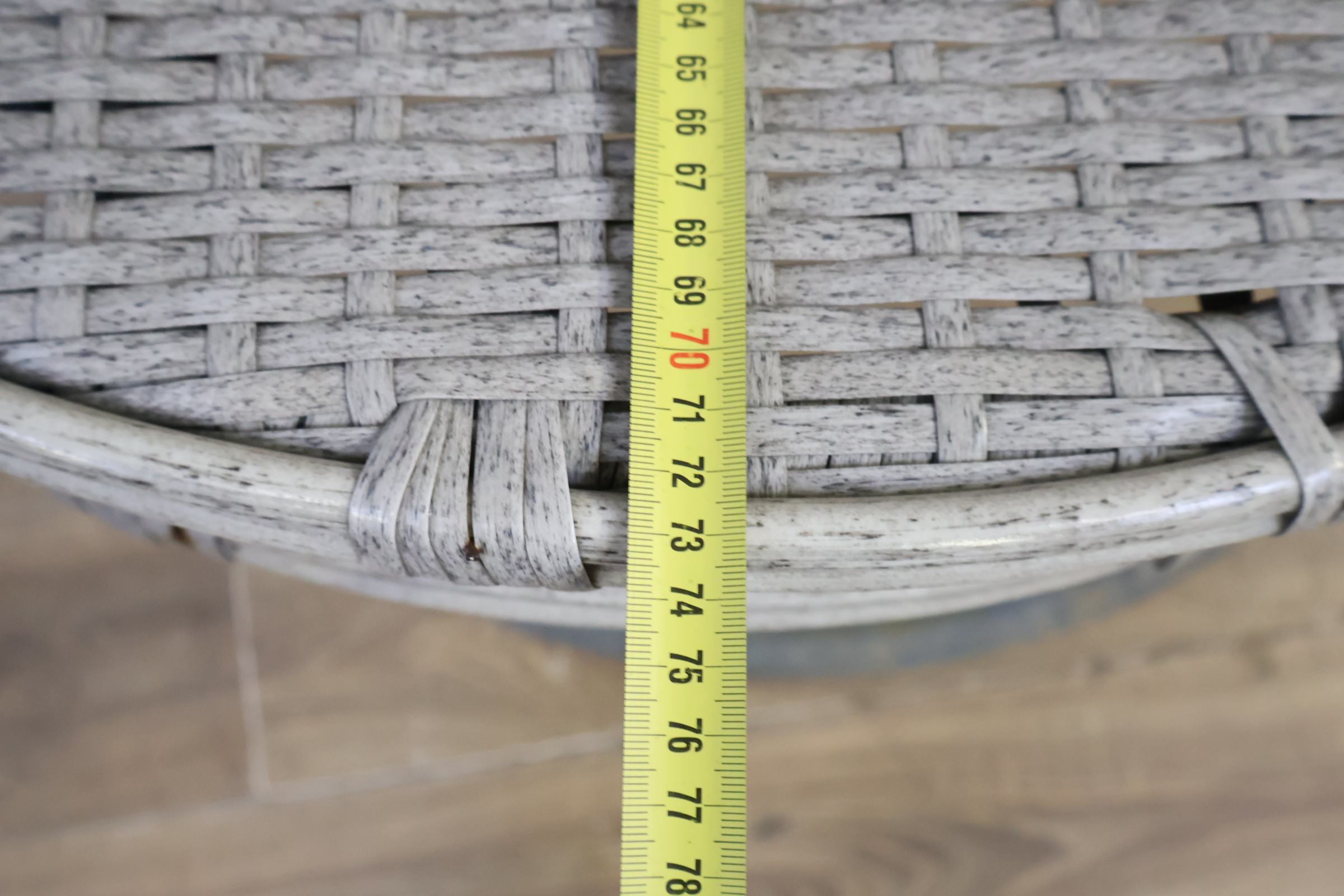 Hangstoel van gevlochten materiaal met metalen standaard – foto 11 – kavel bij GSD Auctions, Zoeterwoude