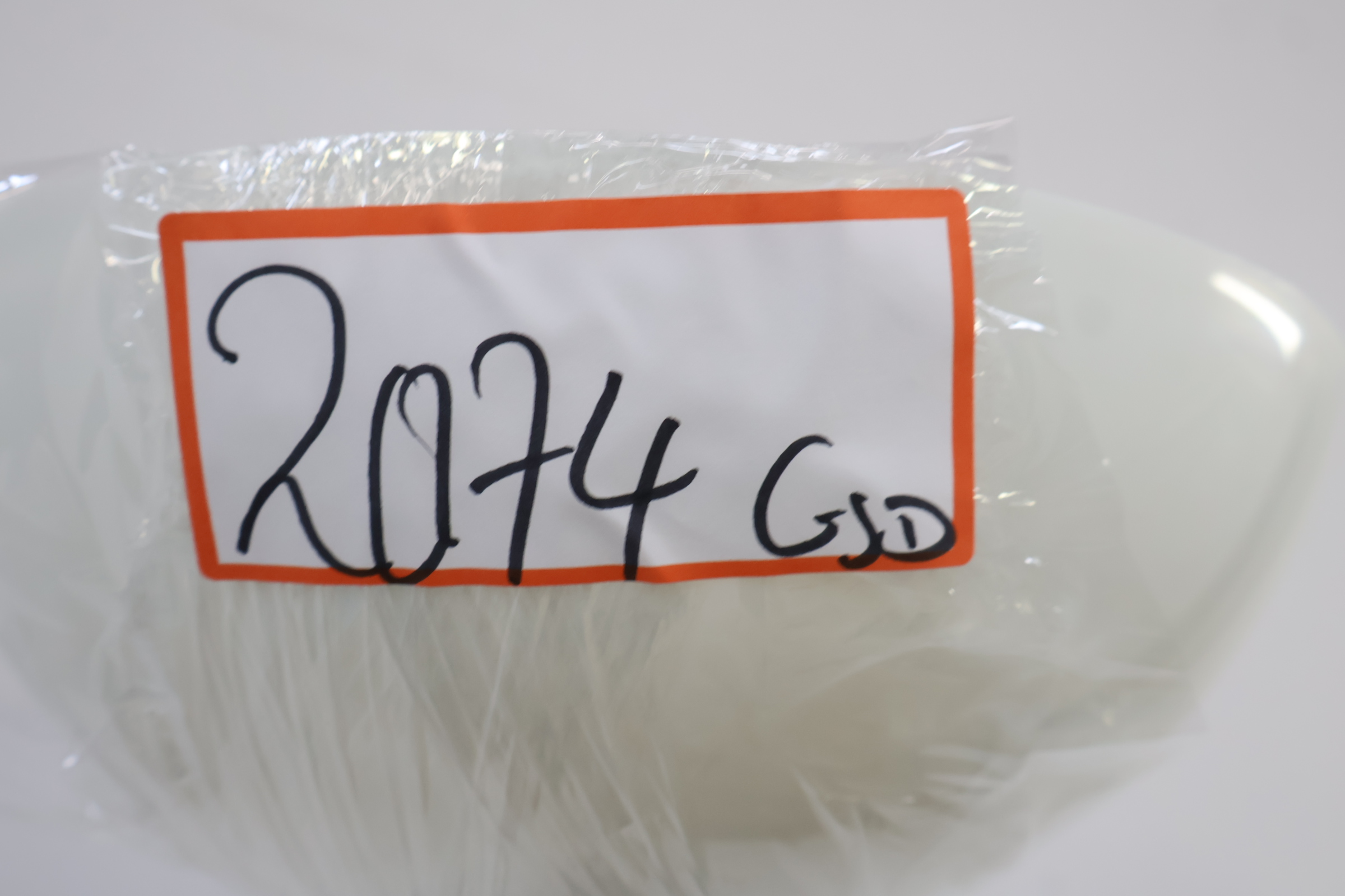 Staande vloerlamp met witte kap – foto 15 – kavel bij GSD Auctions, Zoeterwoude