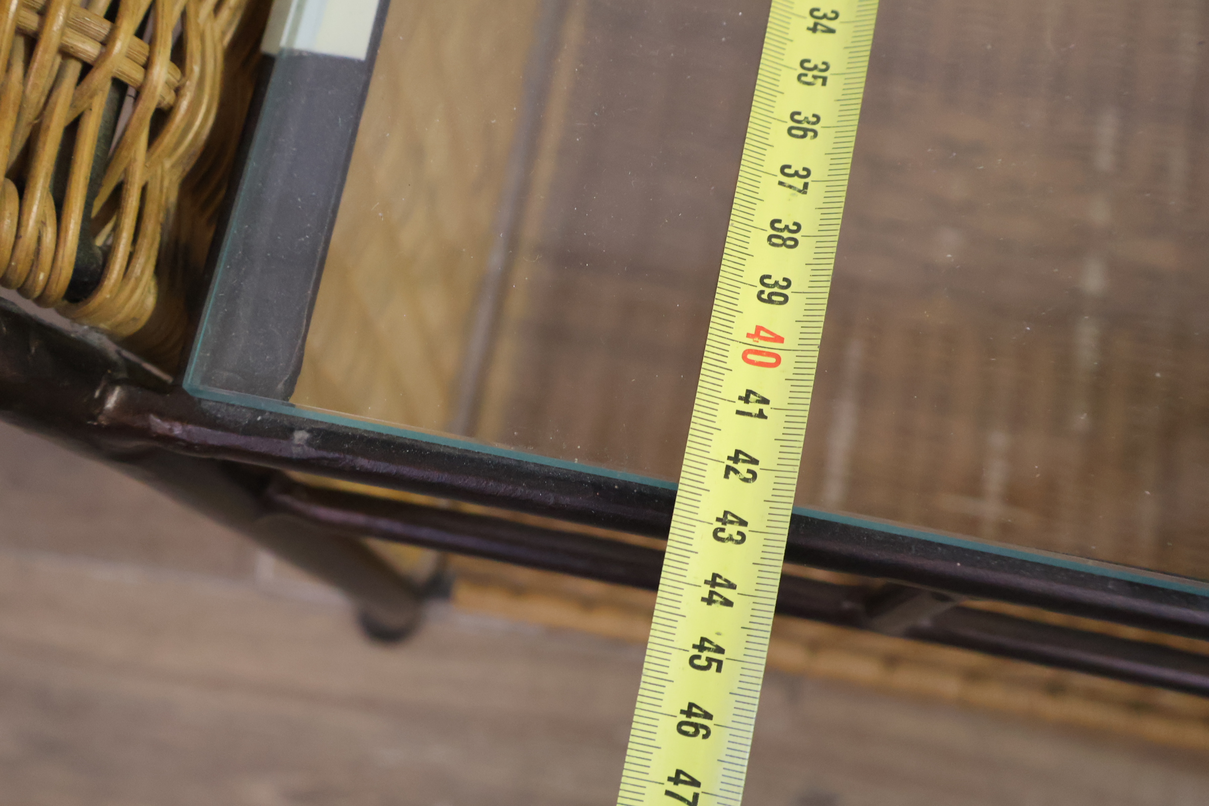 Set van drie rieten bijzettafels met glazen bladen – foto 18 – kavel bij GSD Auctions, Zoeterwoude
