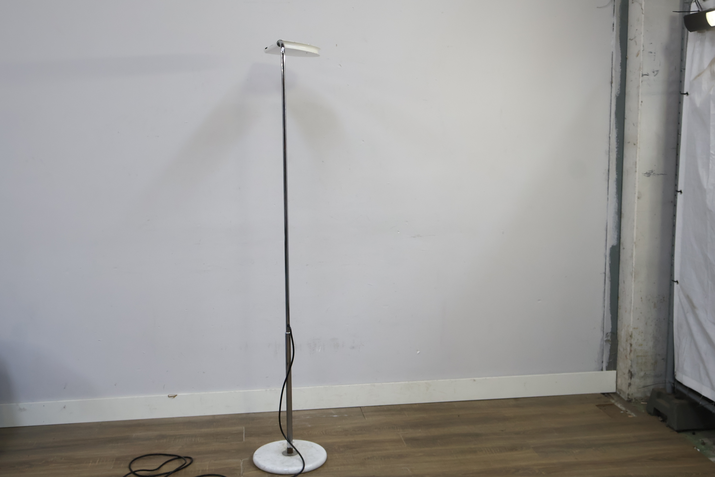 Staande vloerlamp met marmeren voet – foto 7 – kavel bij GSD Auctions, Zoeterwoude