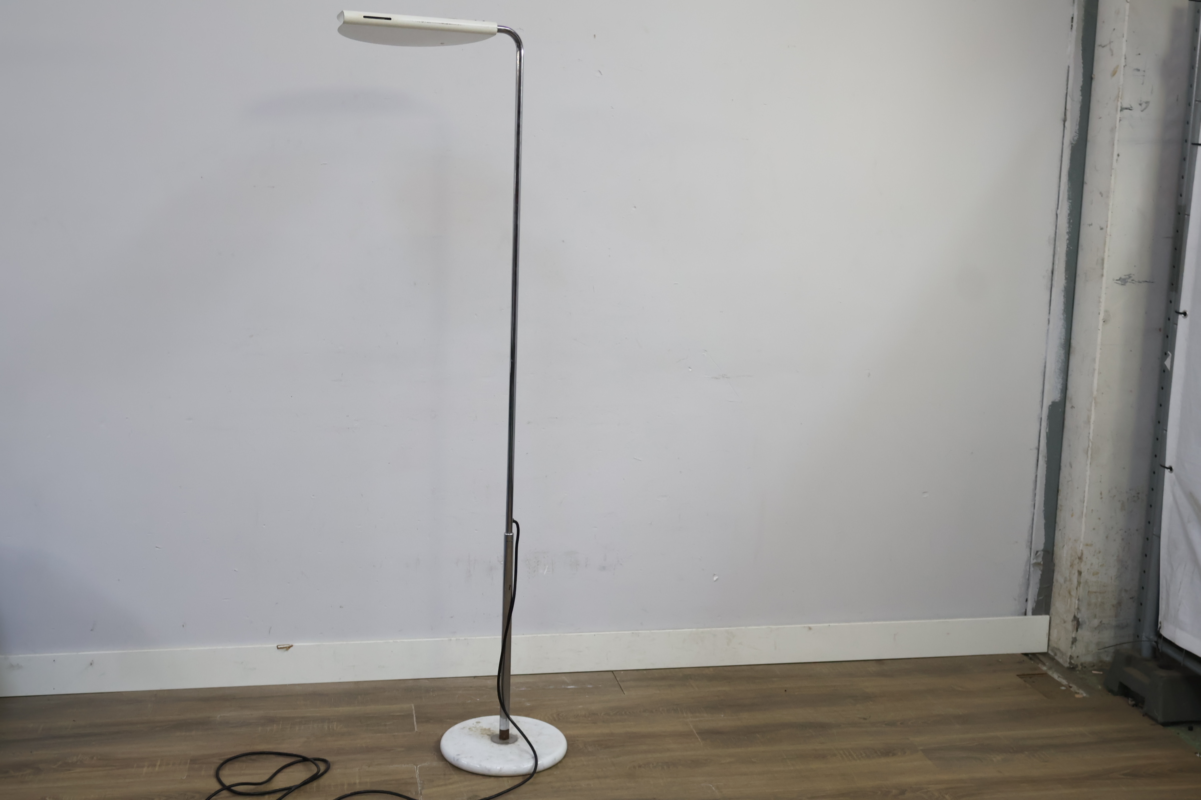Staande vloerlamp met marmeren voet – foto 9 – kavel bij GSD Auctions, Zoeterwoude