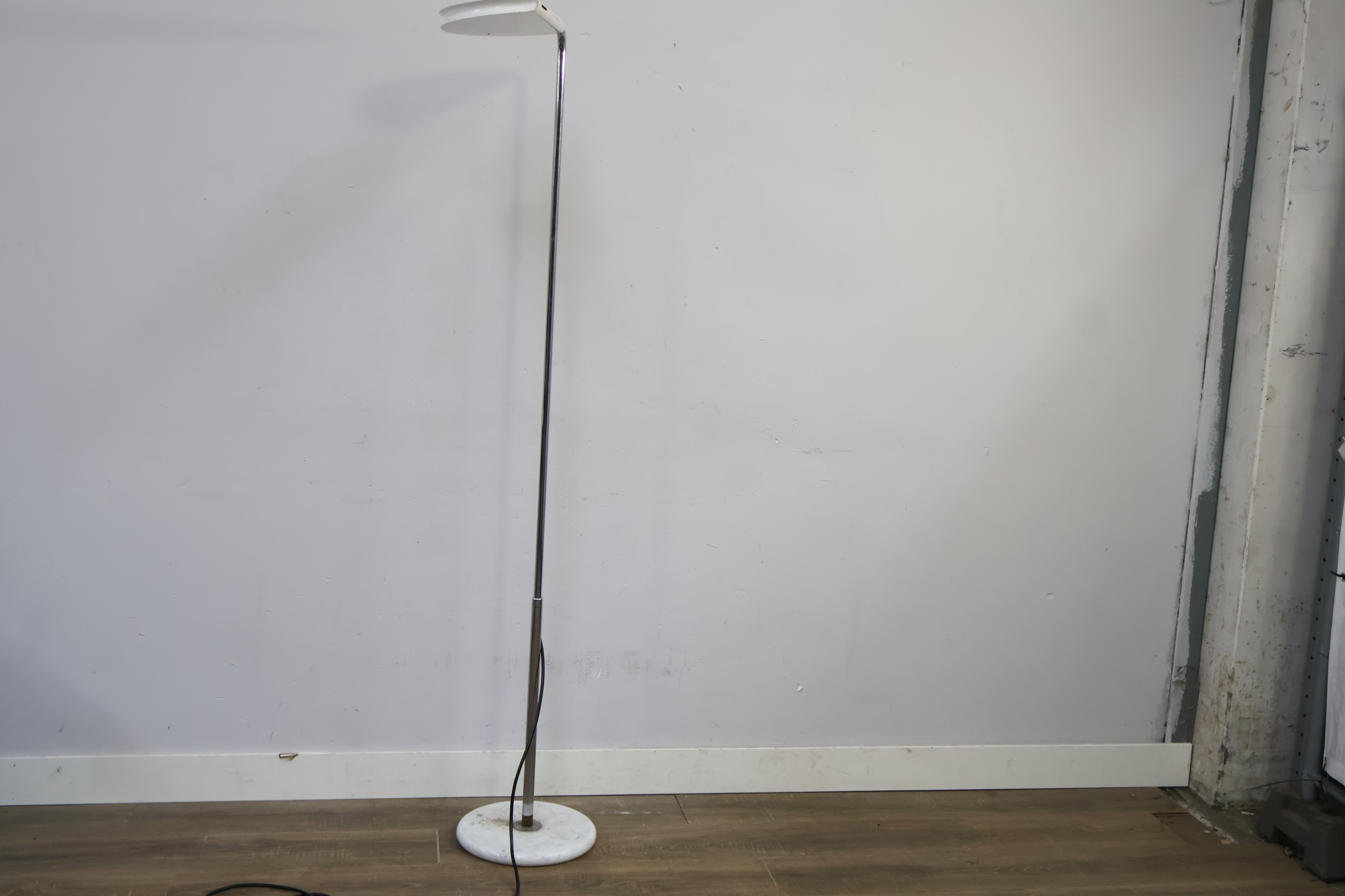 Staande vloerlamp met marmeren voet – foto 12 – kavel bij GSD Auctions, Zoeterwoude