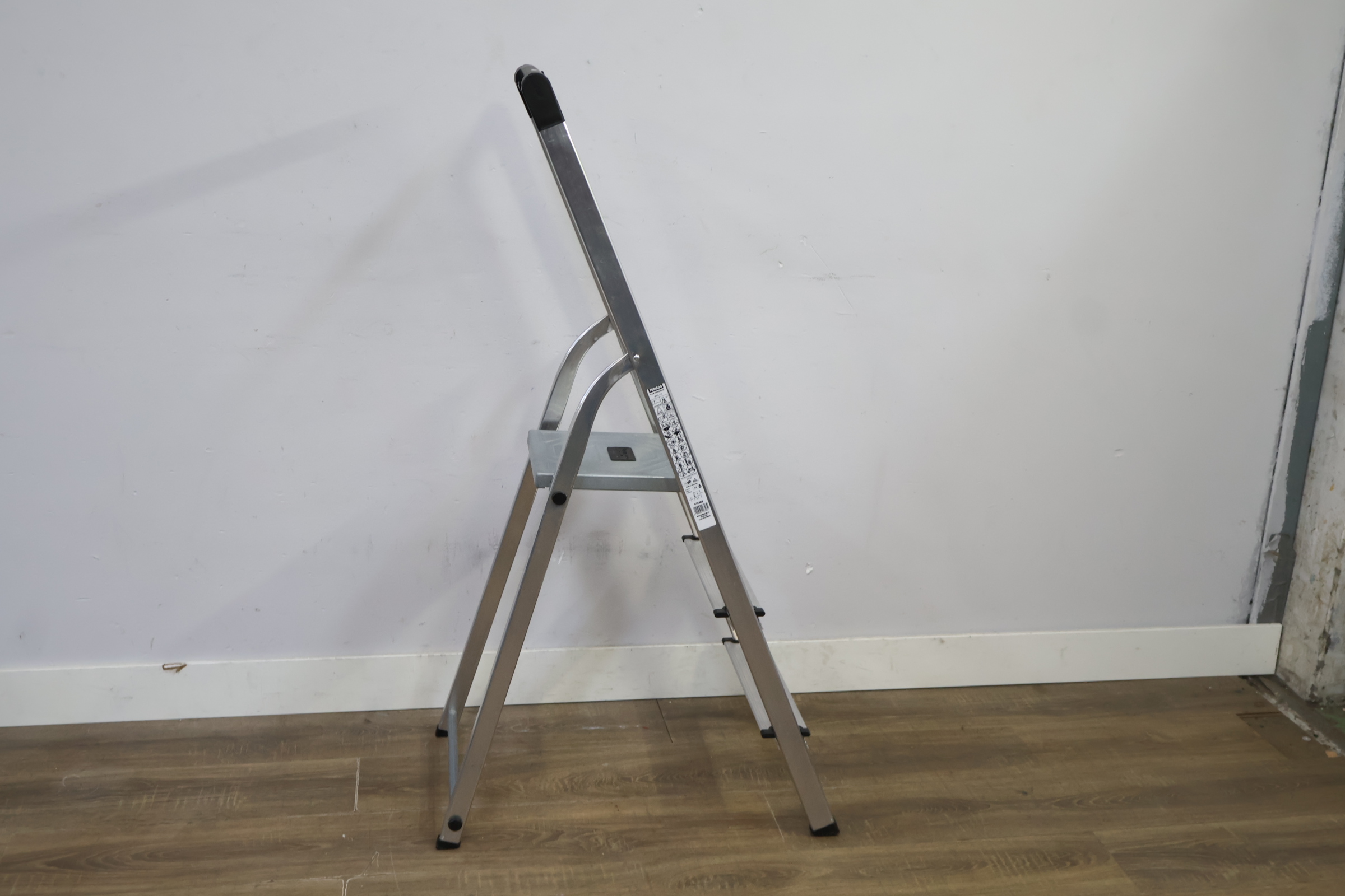 Aluminium klapladder met 3 treden – foto 3 – kavel bij GSD Auctions, Zoeterwoude