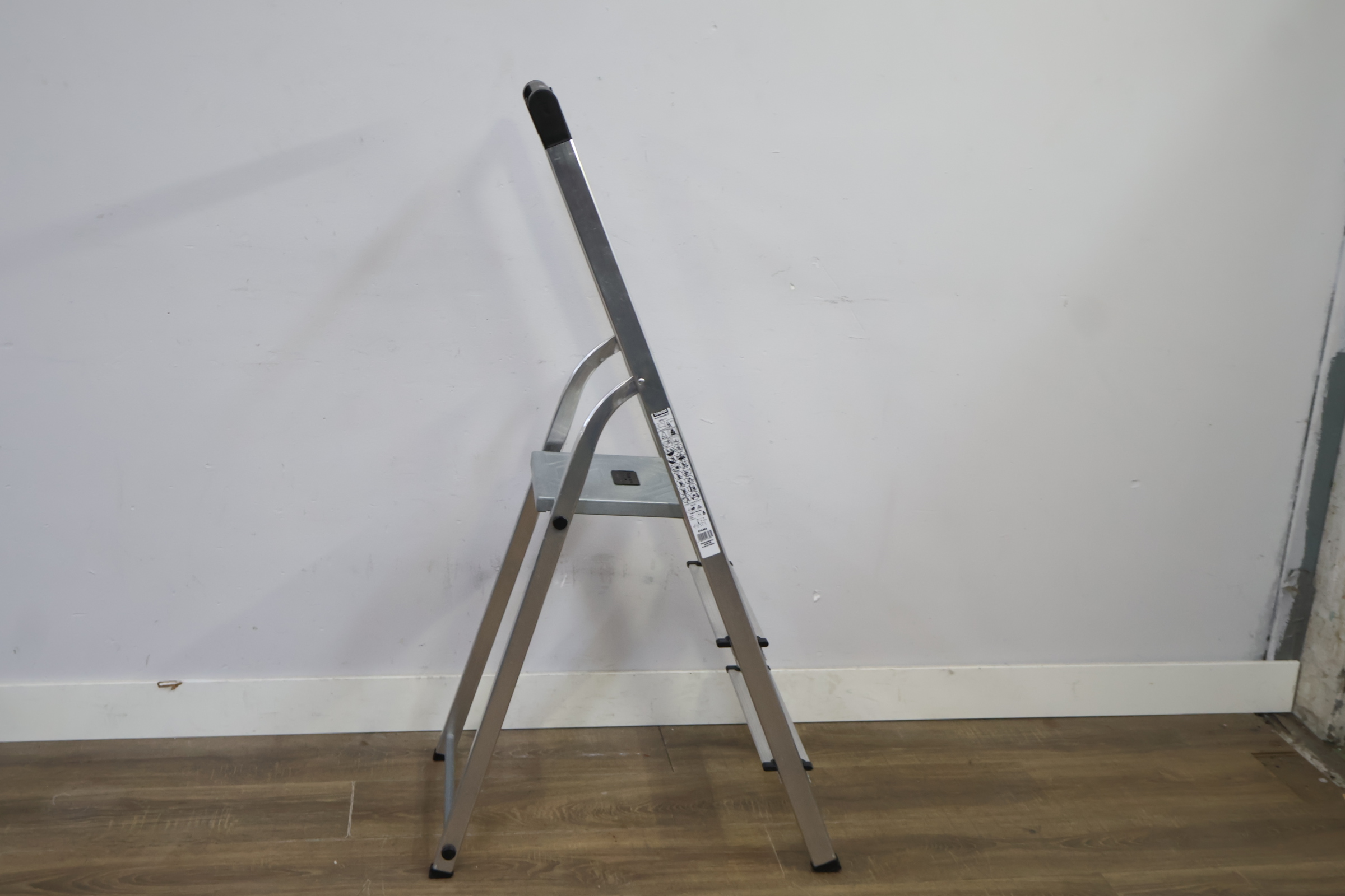 Aluminium klapladder met 3 treden – foto 4 – kavel bij GSD Auctions, Zoeterwoude