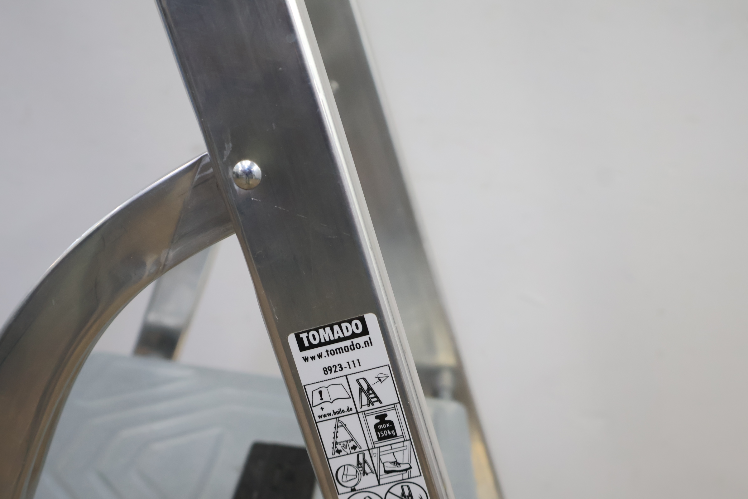 Aluminium klapladder met 3 treden – foto 5 – kavel bij GSD Auctions, Zoeterwoude