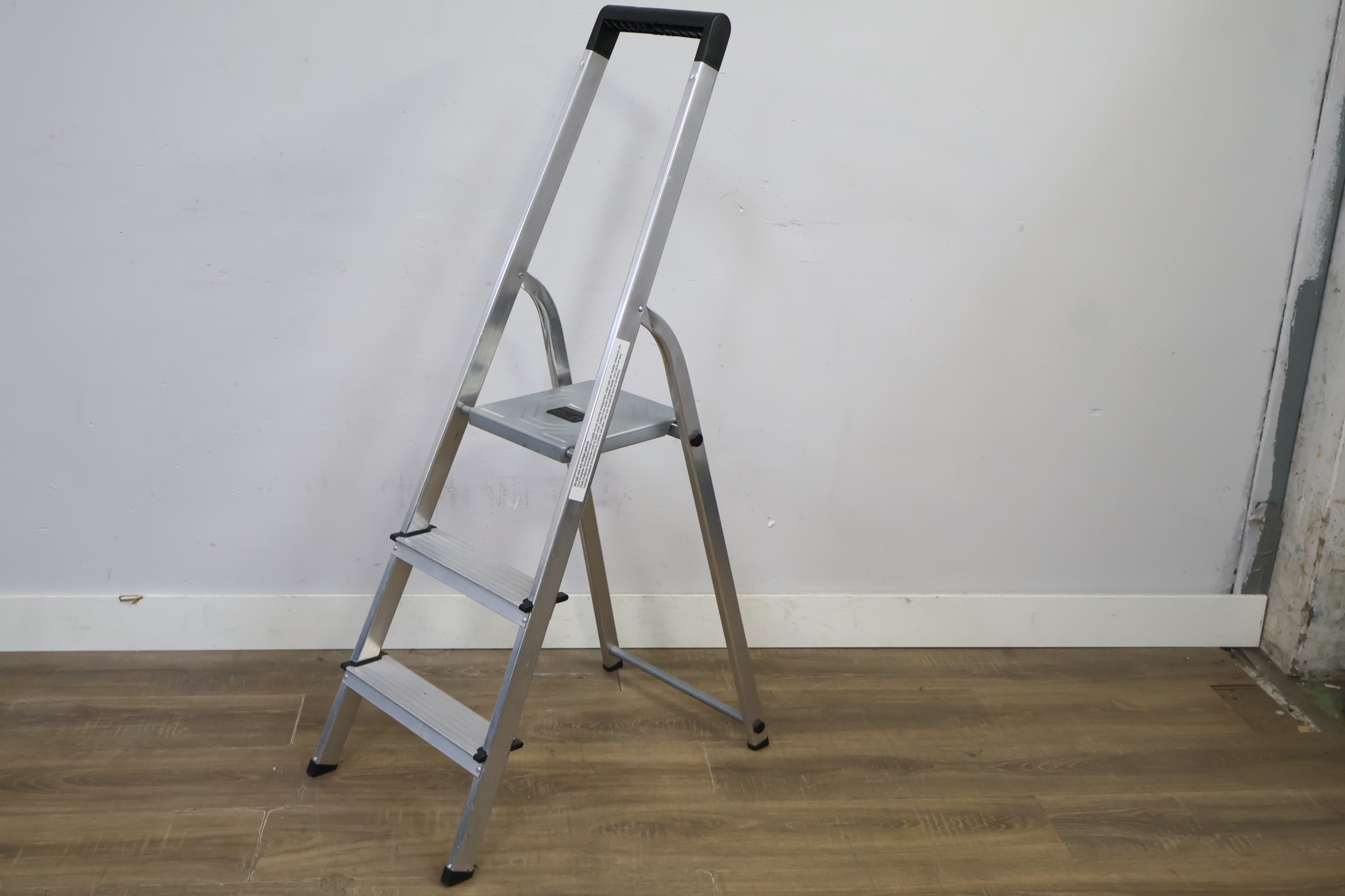 Aluminium klapladder met 3 treden – foto 12 – kavel bij GSD Auctions, Zoeterwoude