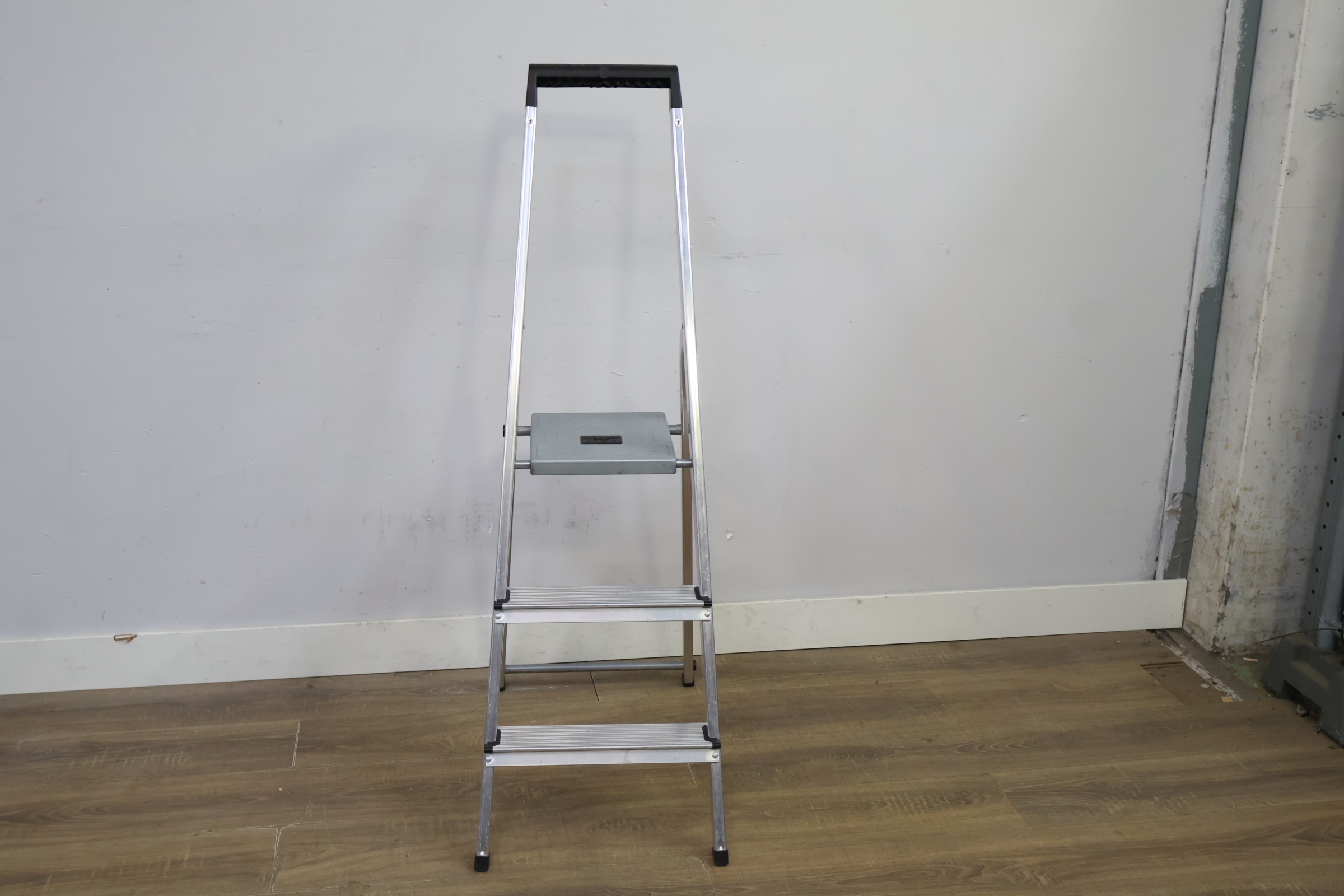 Aluminium klapladder met 3 treden – foto 13 – kavel bij GSD Auctions, Zoeterwoude
