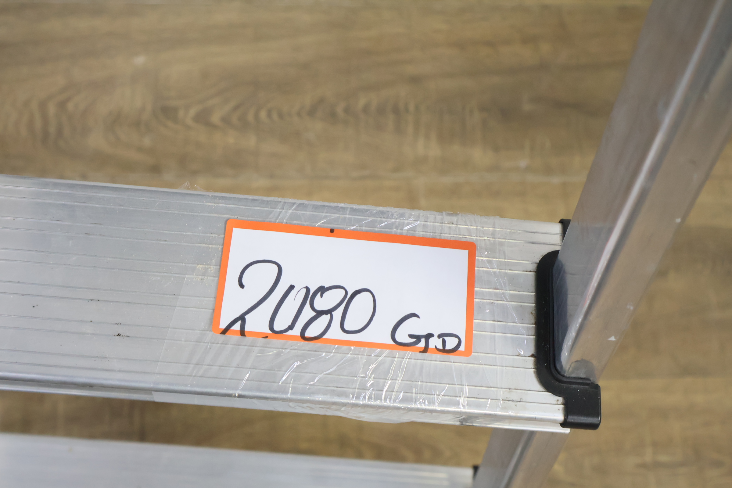 Aluminium klapladder met 3 treden – foto 15 – kavel bij GSD Auctions, Zoeterwoude
