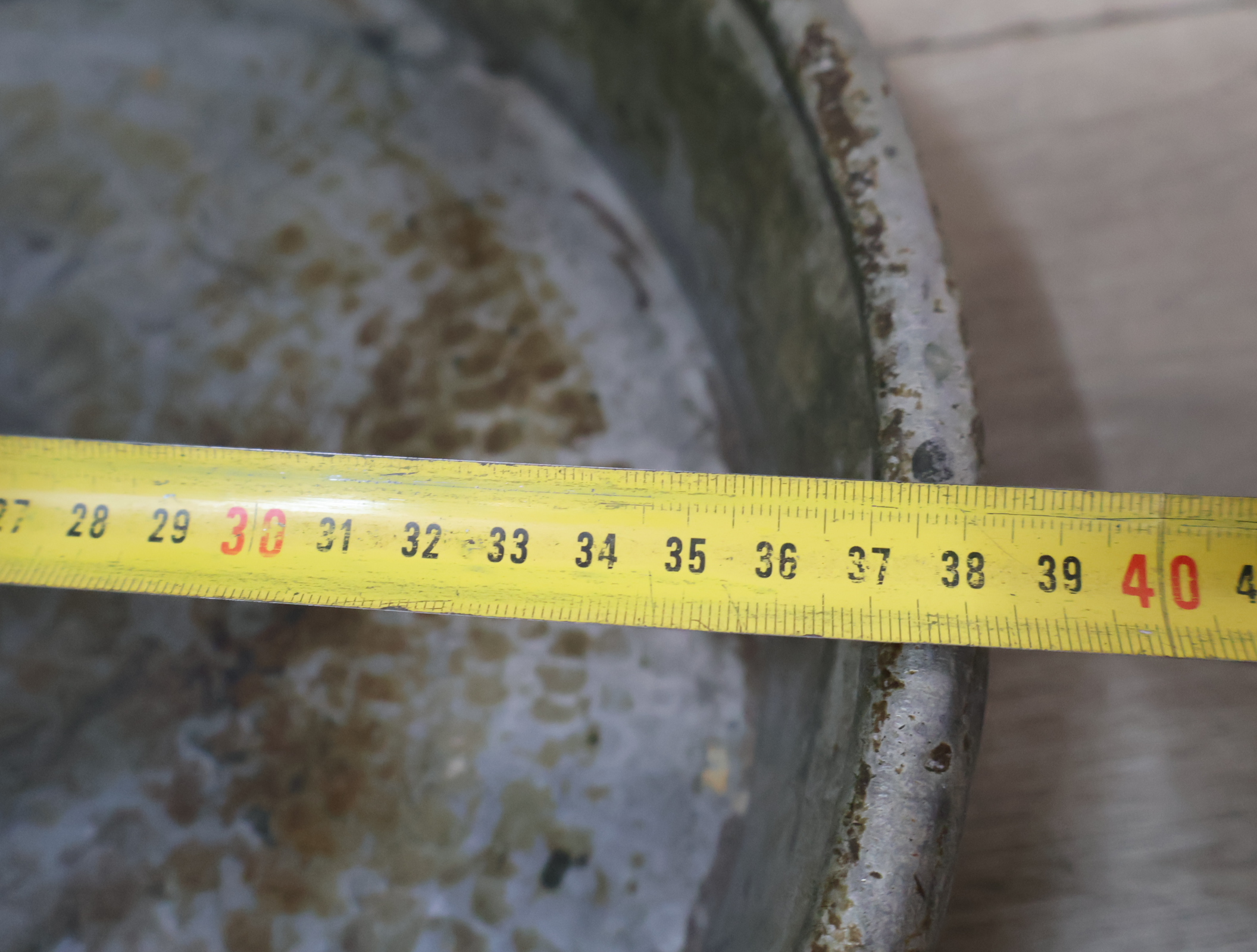 Metalen ronde bak met handvat – foto 14 – kavel bij GSD Auctions, Zoeterwoude
