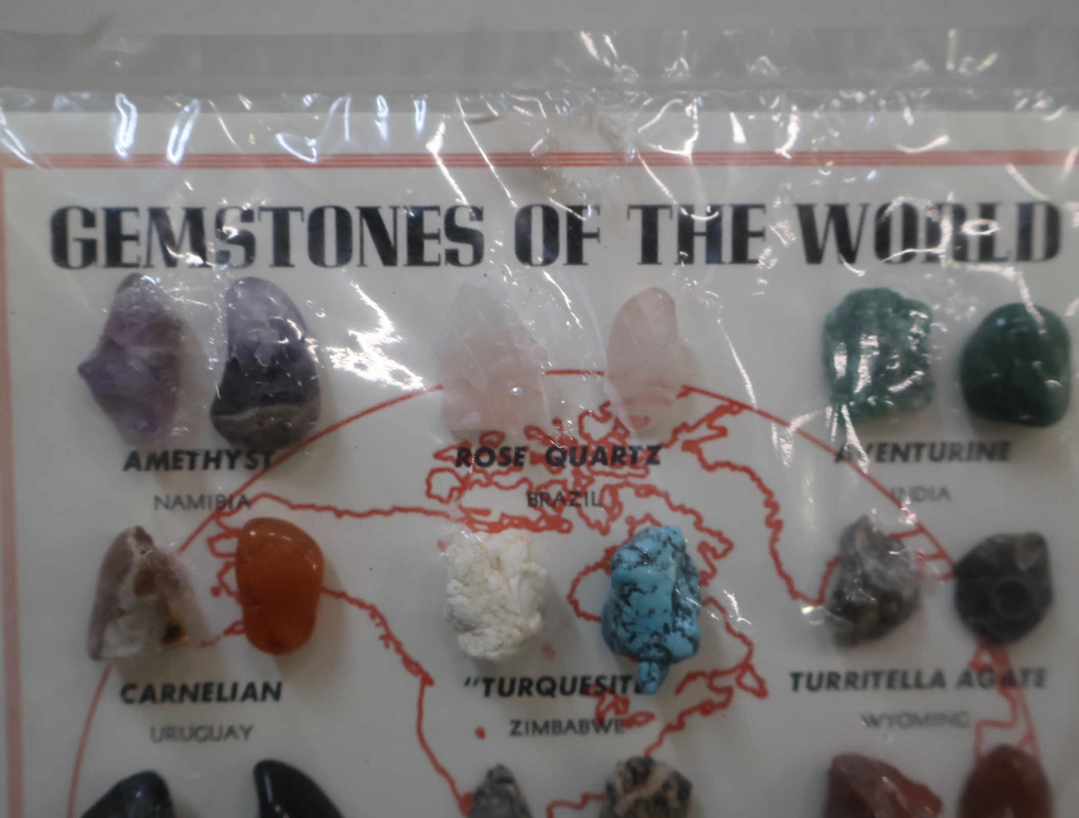 Set ruwe en gepolijste edelstenen met bord Gemstones of the World – foto 6 – kavel bij GSD Auctions, Zoeterwoude