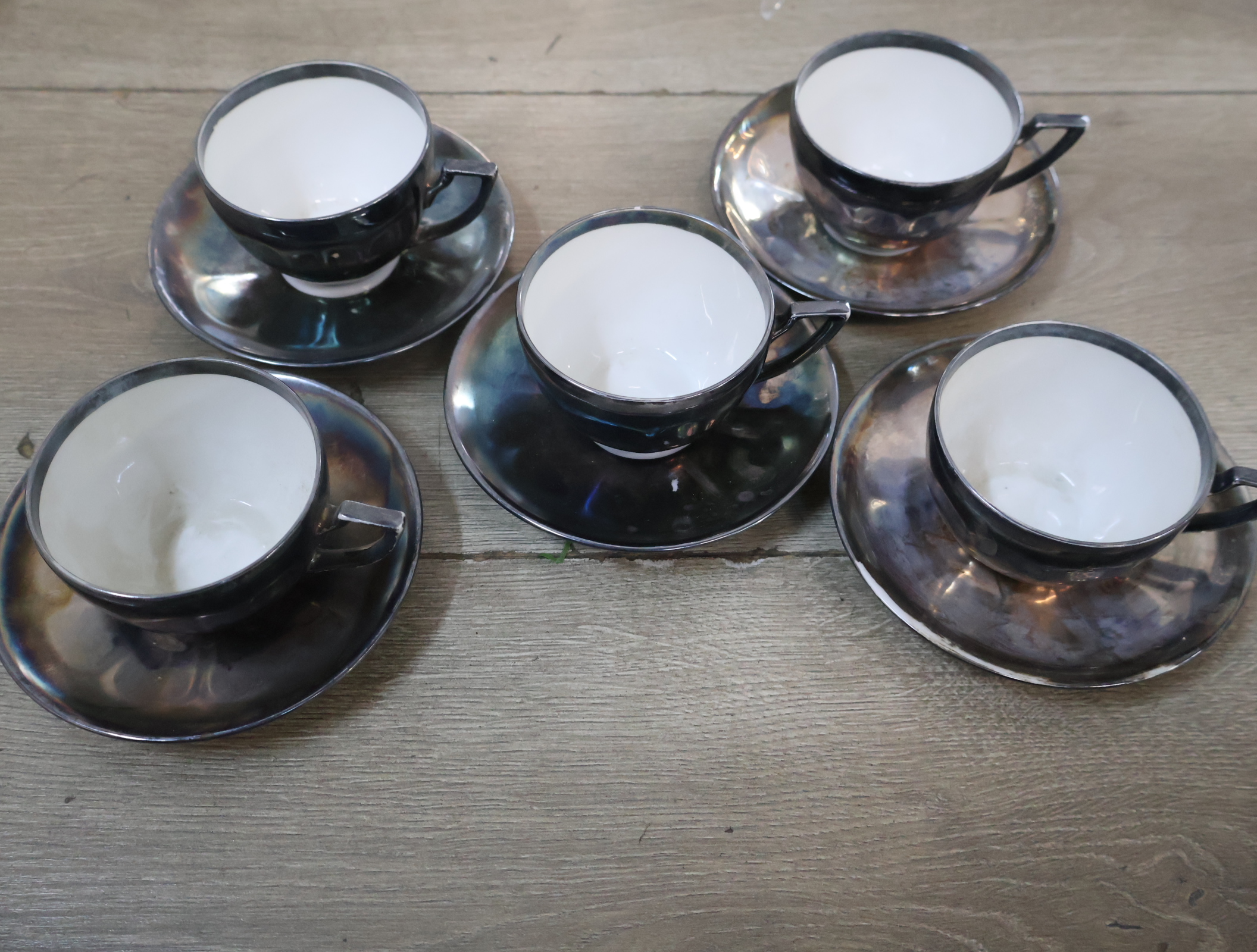 Set zilverkleurig serveerservies en theeservies – foto 9 – kavel bij GSD Auctions, Zoeterwoude