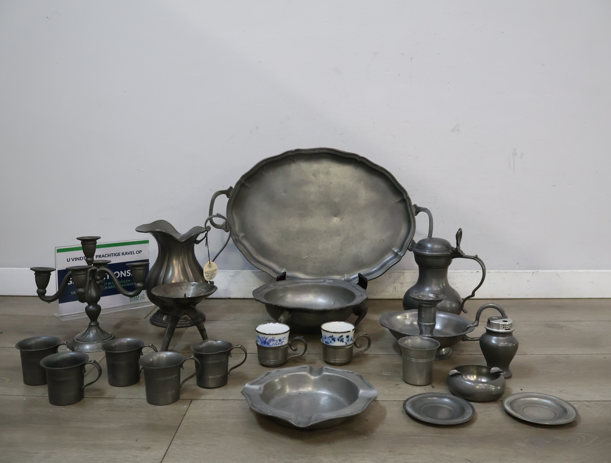 Verzameling verzilverde en tinnen serveer-en drinkgerei – foto 2 – kavel bij GSD Auctions, Zoeterwoude