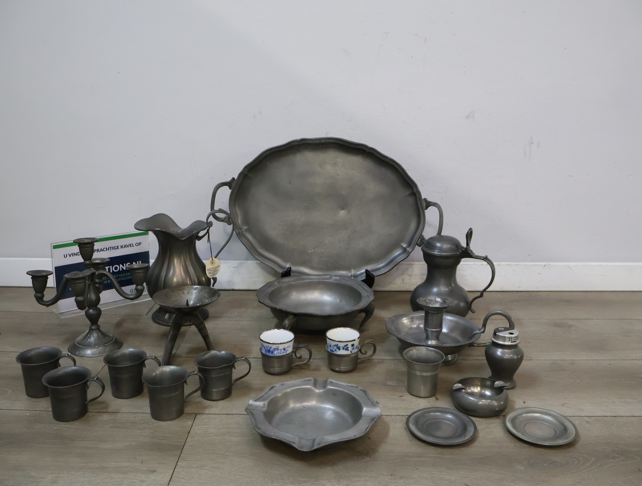 Verzameling verzilverde en tinnen serveer-en drinkgerei – foto 3 – kavel bij GSD Auctions, Zoeterwoude