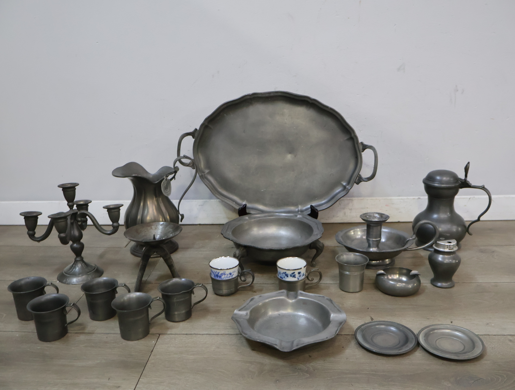 Verzameling verzilverde en tinnen serveer-en drinkgerei – foto 4 – kavel bij GSD Auctions, Zoeterwoude