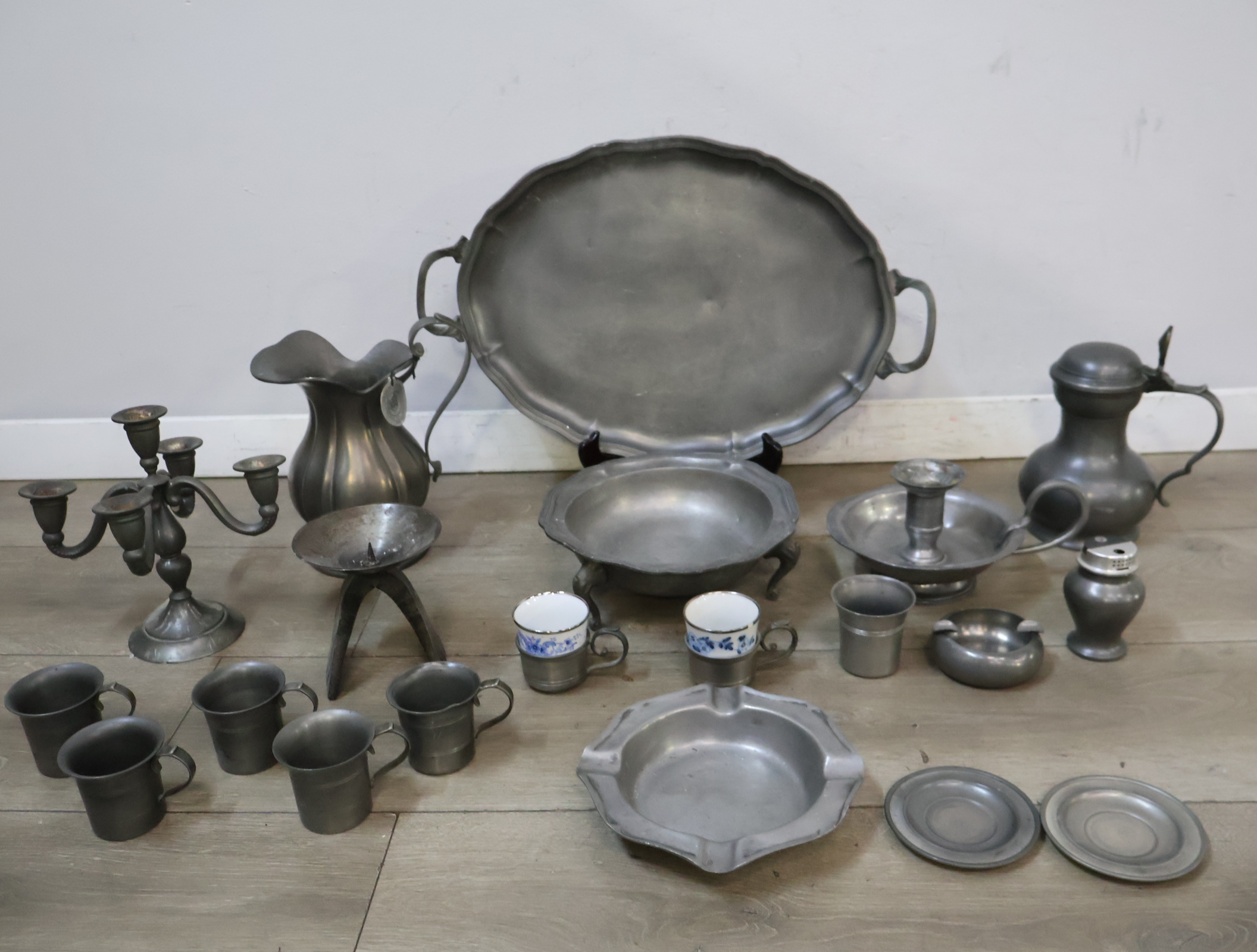 Verzameling verzilverde en tinnen serveer-en drinkgerei – foto 5 – kavel bij GSD Auctions, Zoeterwoude