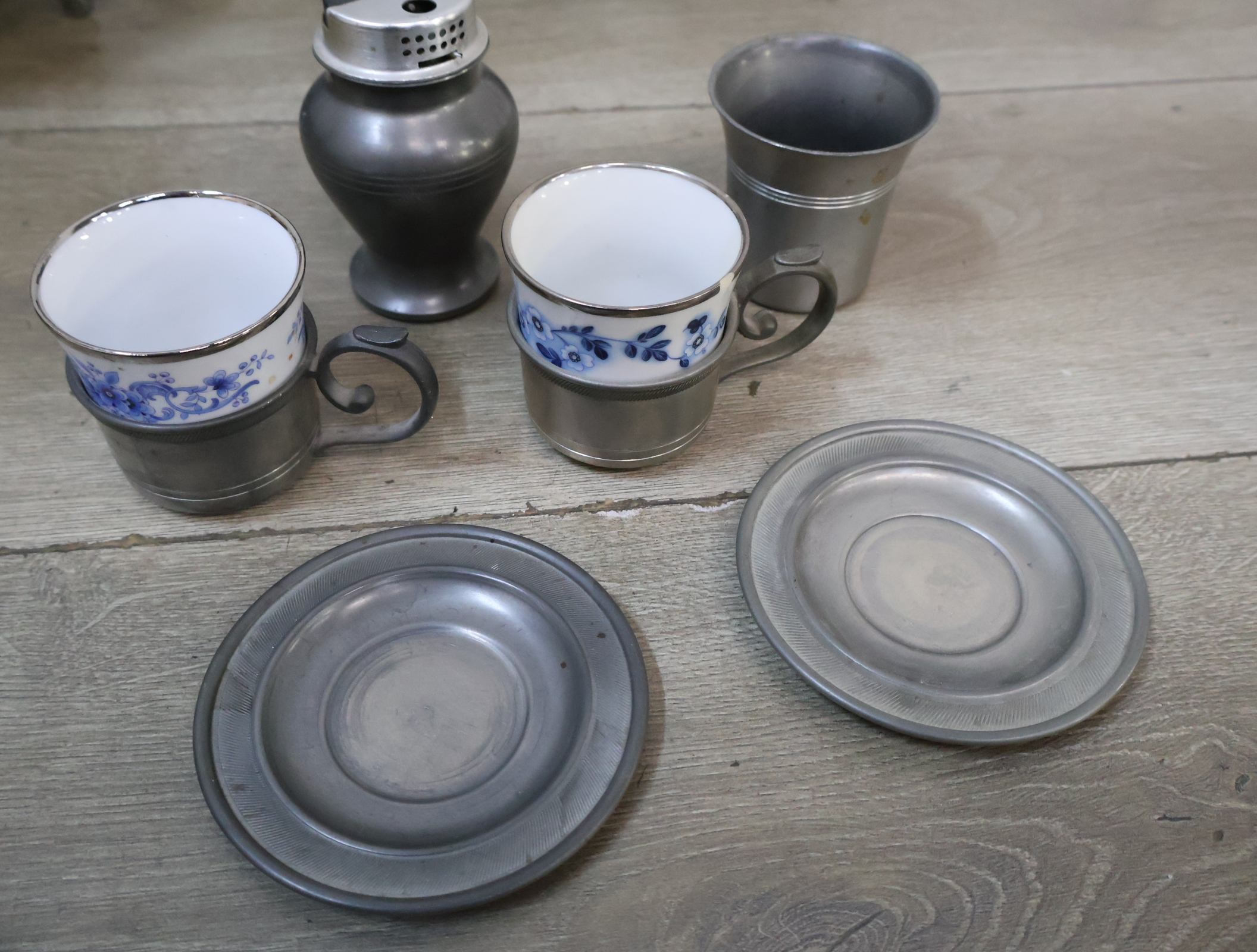 Verzameling verzilverde en tinnen serveer-en drinkgerei – foto 8 – kavel bij GSD Auctions, Zoeterwoude