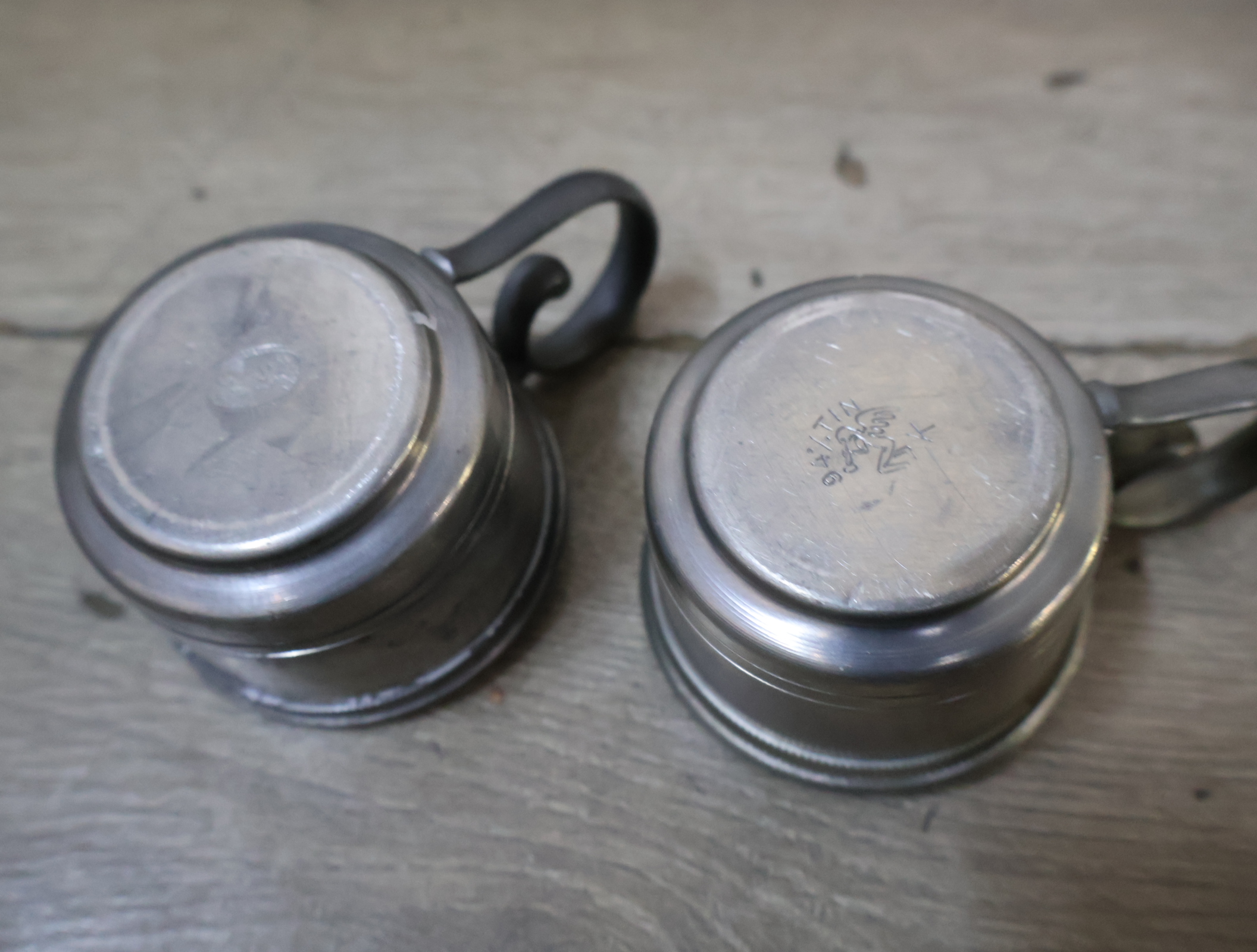 Verzameling verzilverde en tinnen serveer-en drinkgerei – foto 9 – kavel bij GSD Auctions, Zoeterwoude