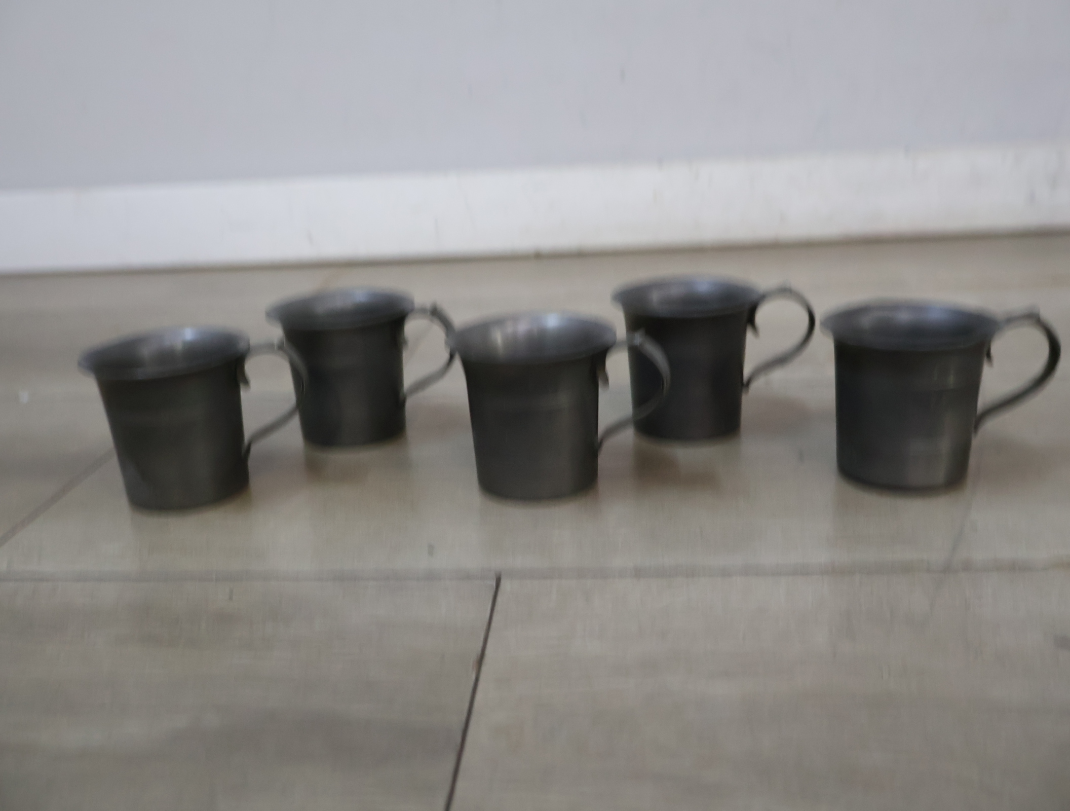 Verzameling verzilverde en tinnen serveer-en drinkgerei – foto 19 – kavel bij GSD Auctions, Zoeterwoude