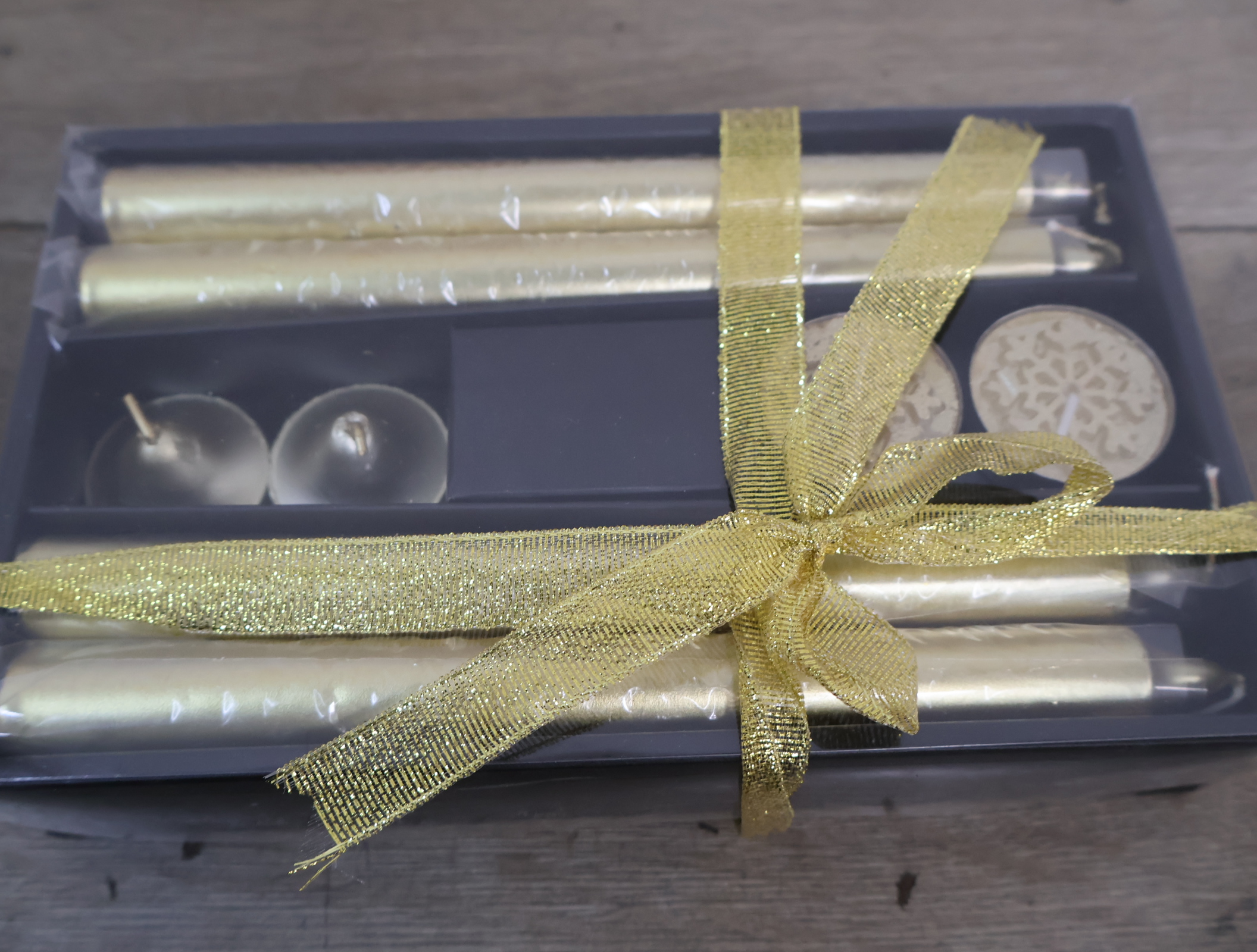 Set kaarsen met Hollandse decoratie en een kaars in vorm van huis – foto 6 – kavel bij GSD Auctions, Zoeterwoude