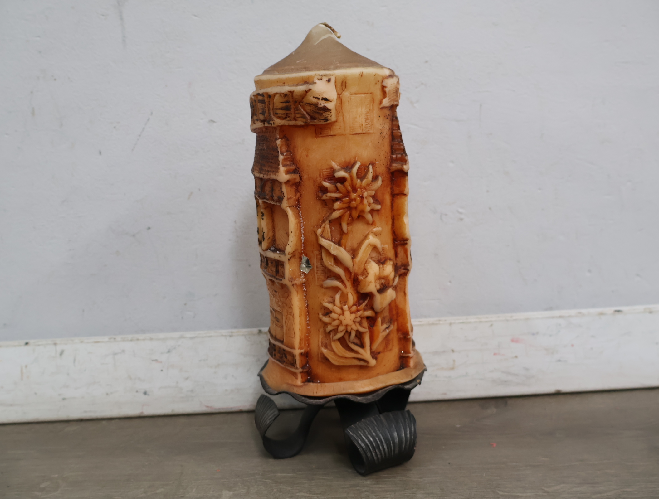 Set kaarsen met Hollandse decoratie en een kaars in vorm van huis – foto 11 – kavel bij GSD Auctions, Zoeterwoude