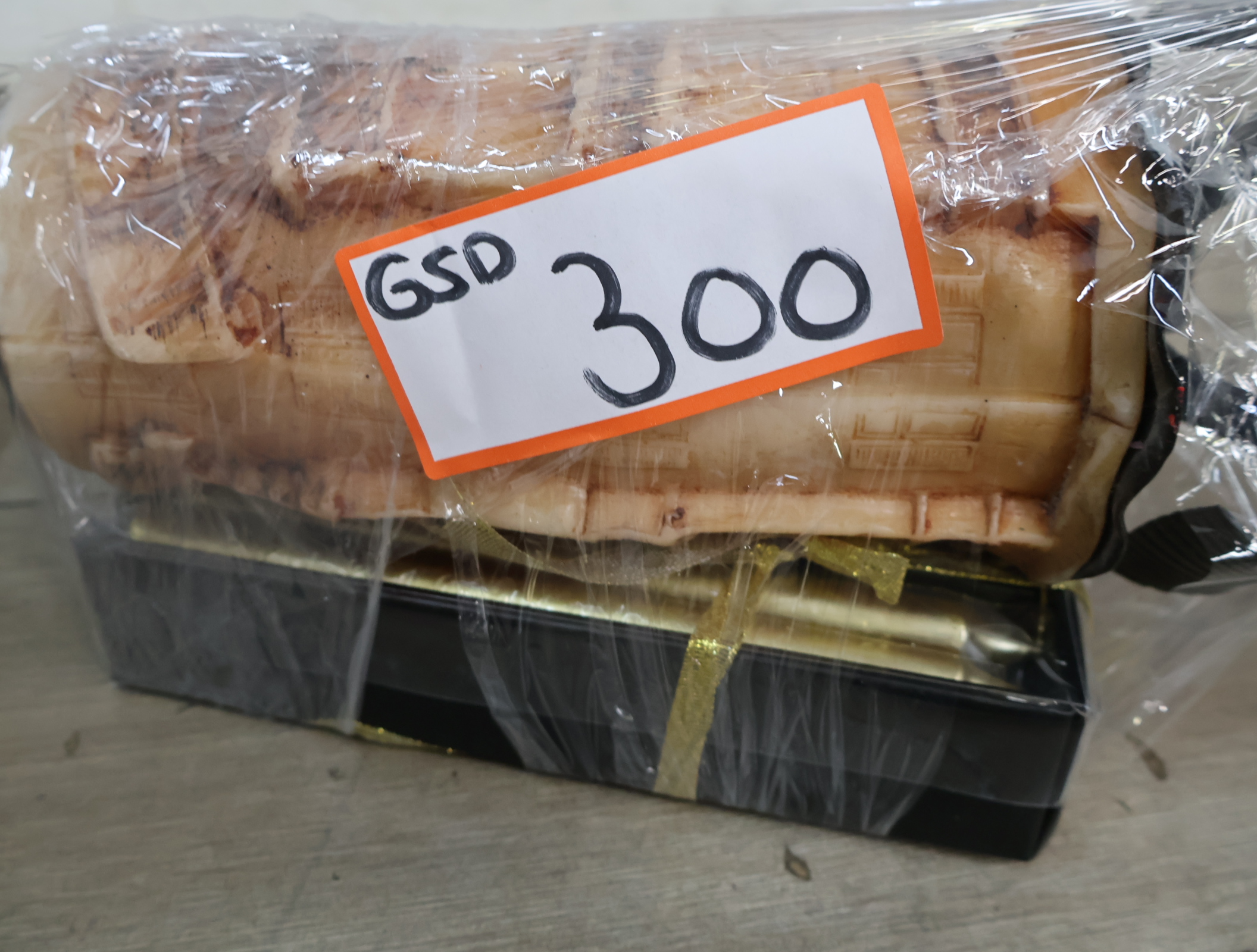 Set kaarsen met Hollandse decoratie en een kaars in vorm van huis – foto 19 – kavel bij GSD Auctions, Zoeterwoude