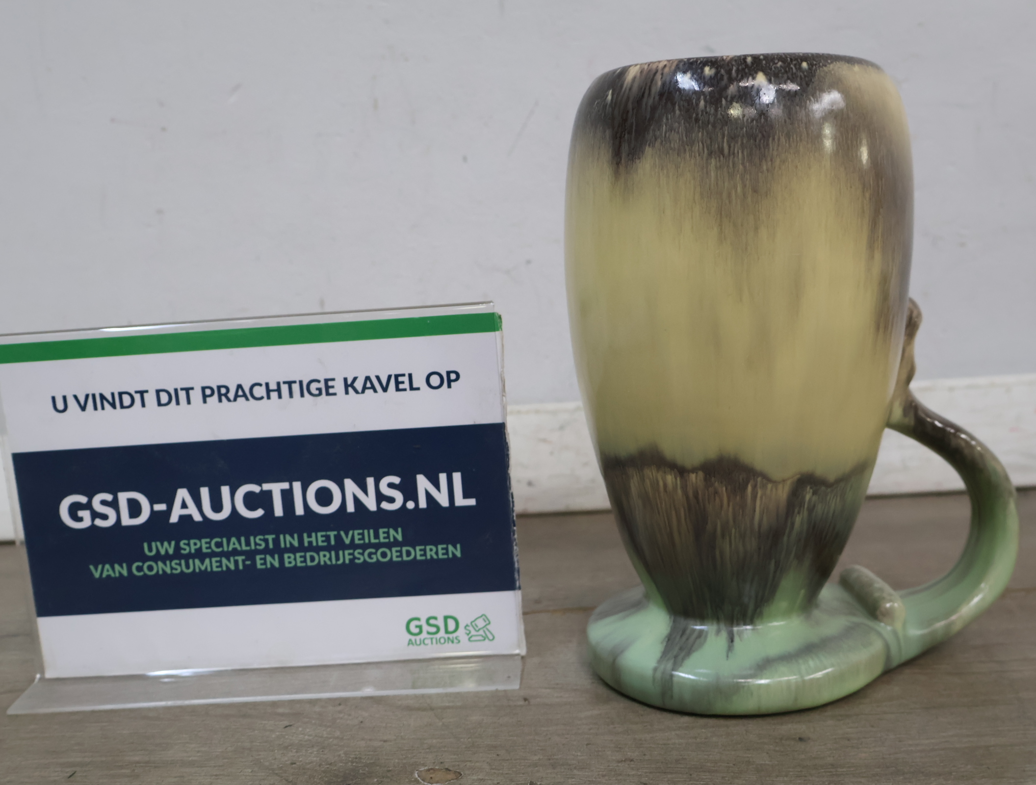 Keramische vaas met groene voet en bruin-beige glazuur – foto 2 – kavel bij GSD Auctions, Zoeterwoude