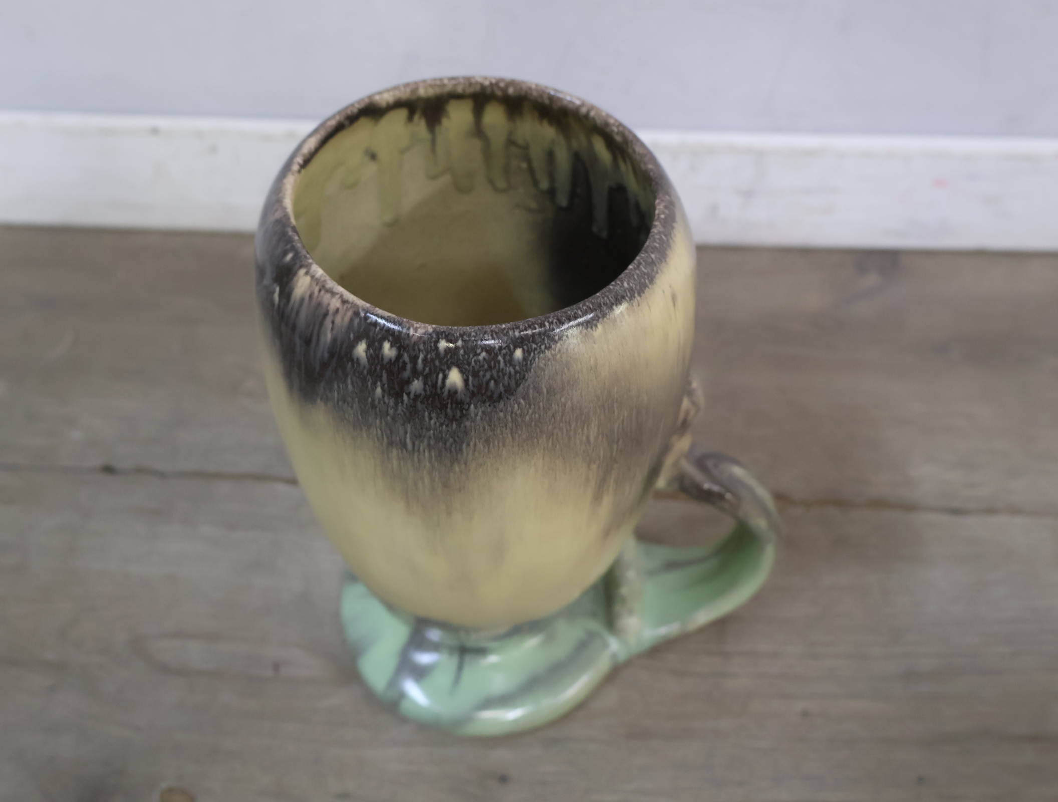Keramische vaas met groene voet en bruin-beige glazuur – foto 4 – kavel bij GSD Auctions, Zoeterwoude