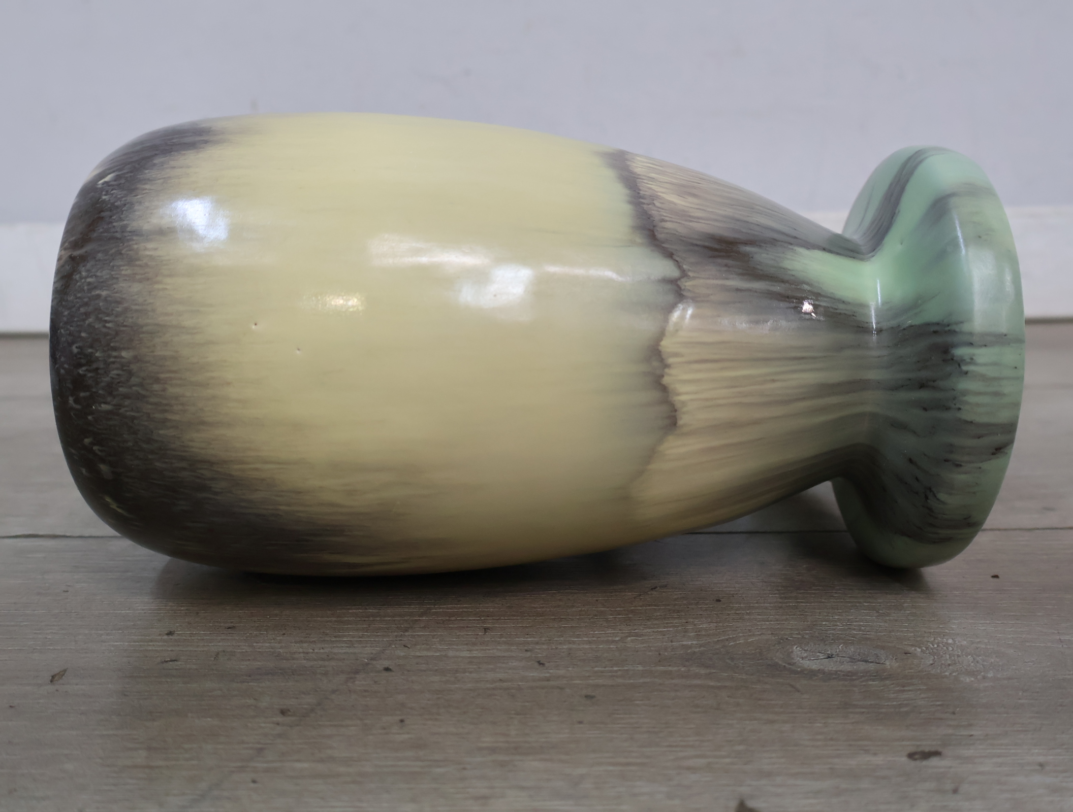 Keramische vaas met groene voet en bruin-beige glazuur – foto 14 – kavel bij GSD Auctions, Zoeterwoude