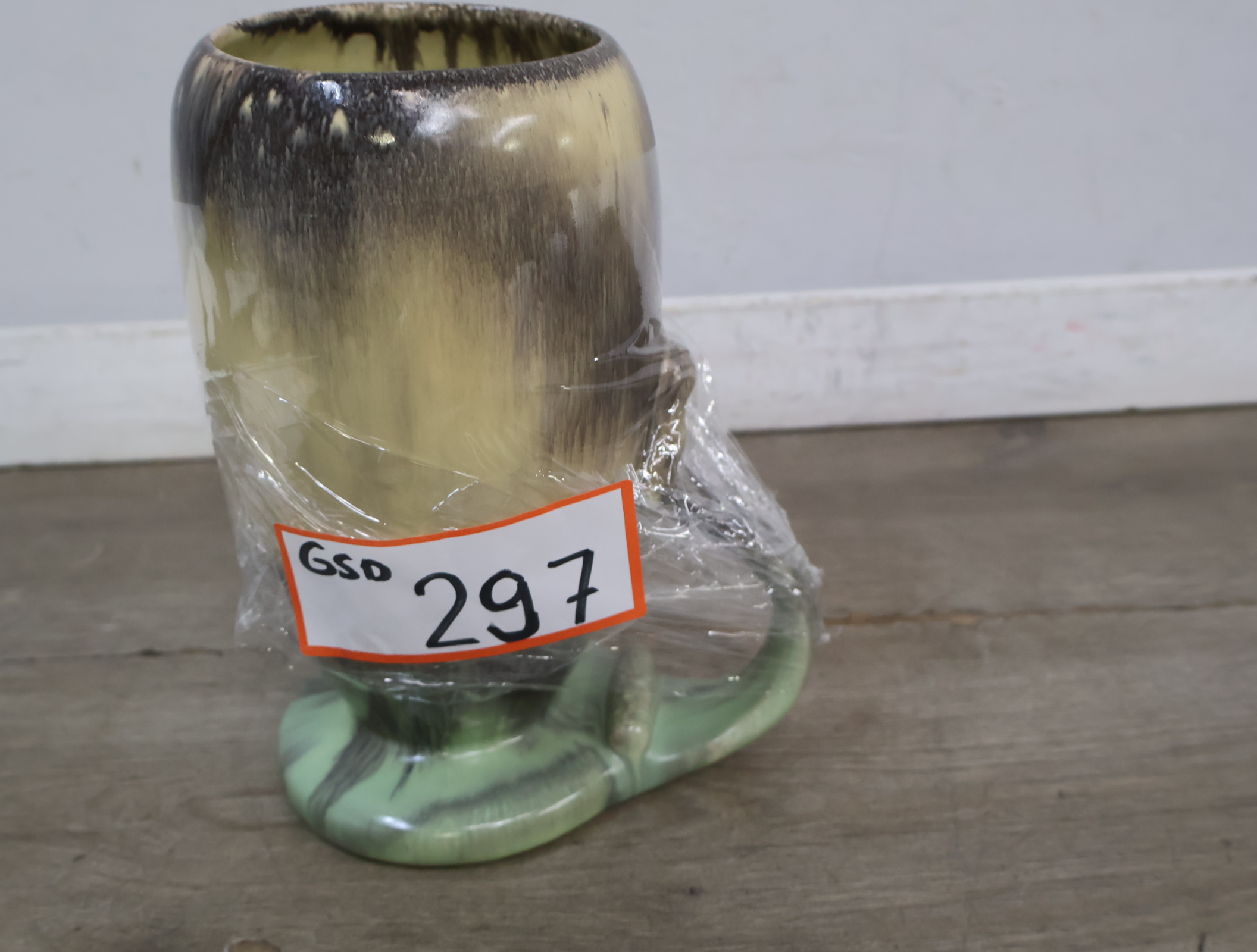 Keramische vaas met groene voet en bruin-beige glazuur – foto 19 – kavel bij GSD Auctions, Zoeterwoude
