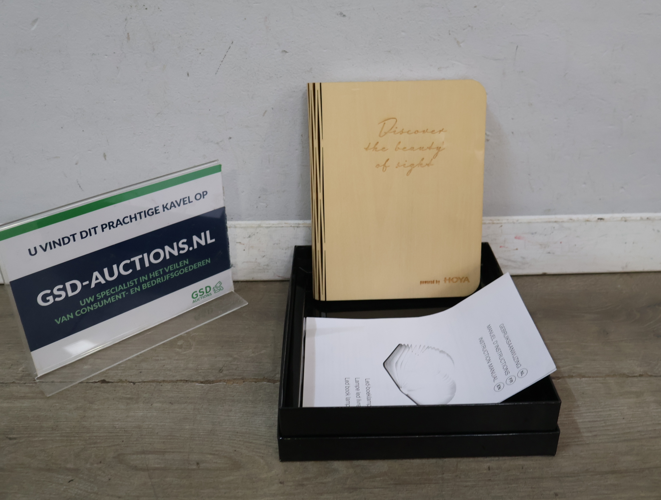 Opengevouwen boeklamp design – foto 4 – kavel bij GSD Auctions, Zoeterwoude