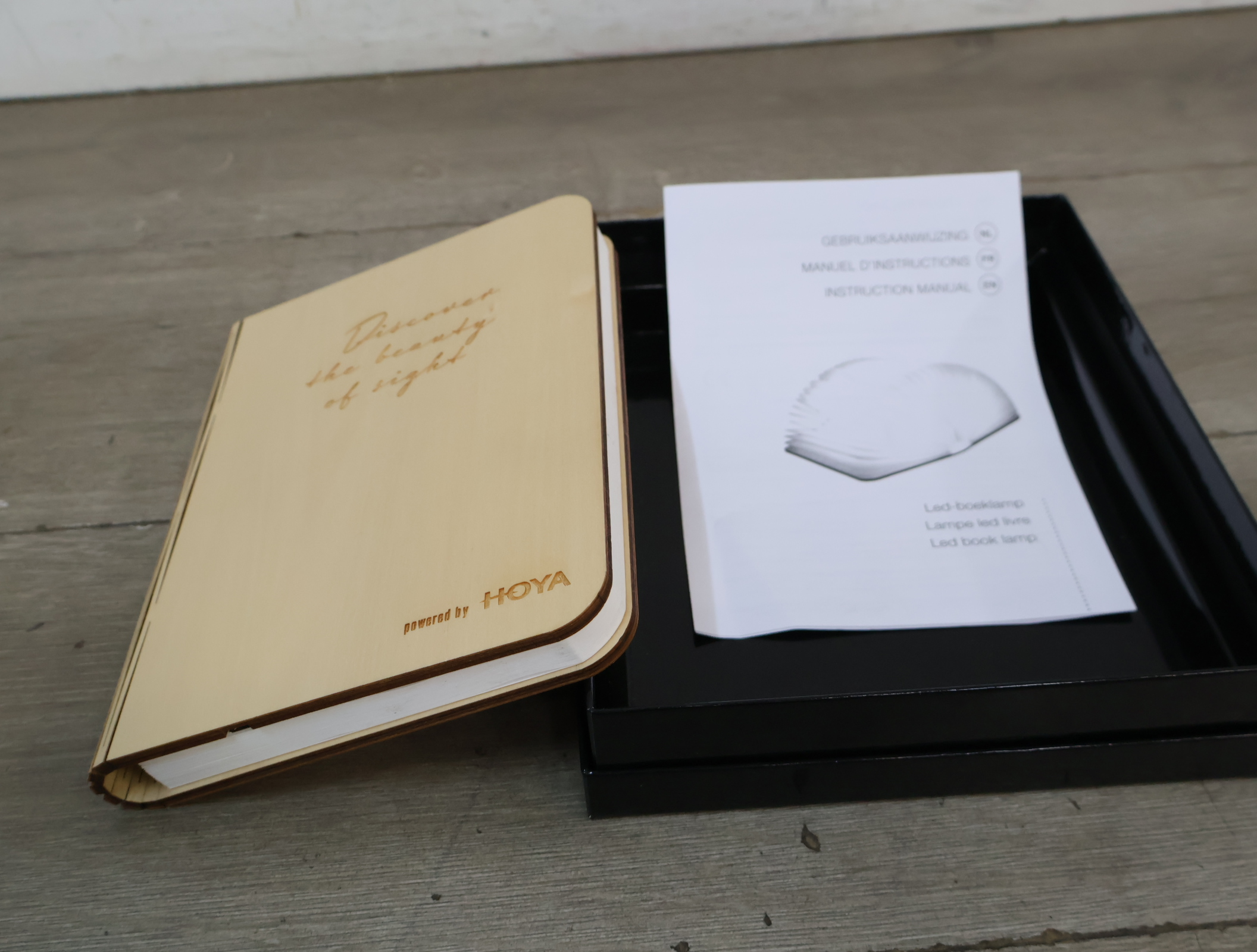 Opengevouwen boeklamp design – foto 5 – kavel bij GSD Auctions, Zoeterwoude