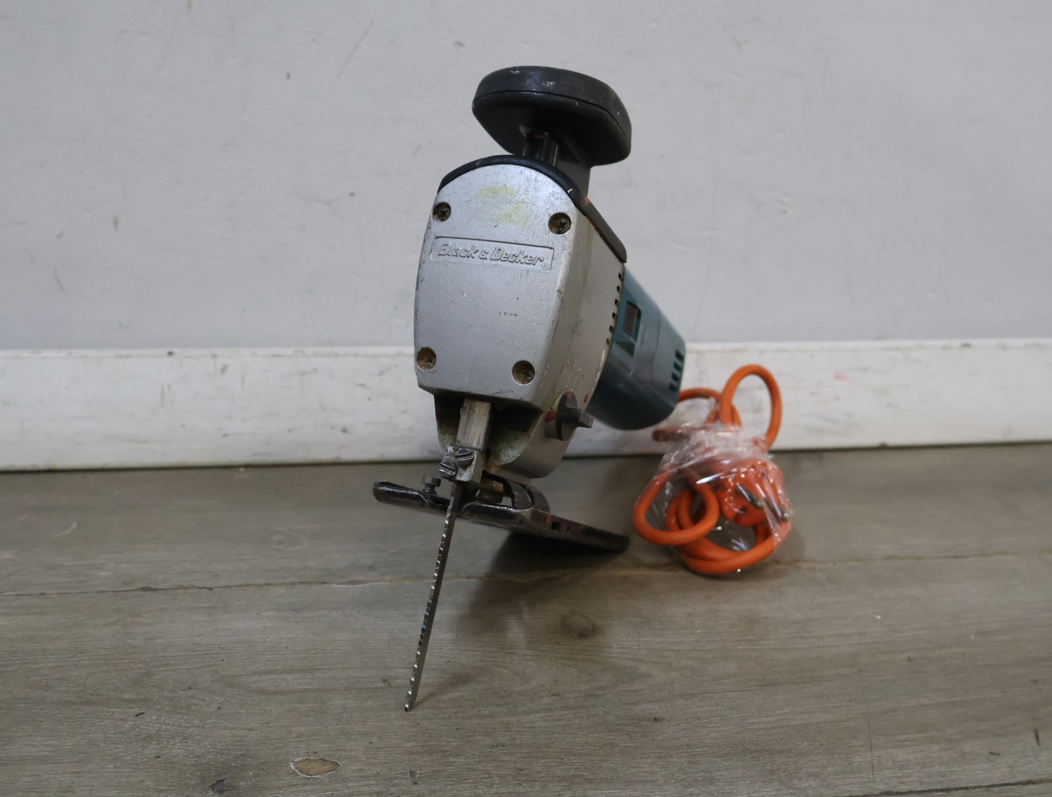 Blauwe elektrische decoupeerzaag black & decker – foto 7 – kavel bij GSD Auctions, Zoeterwoude
