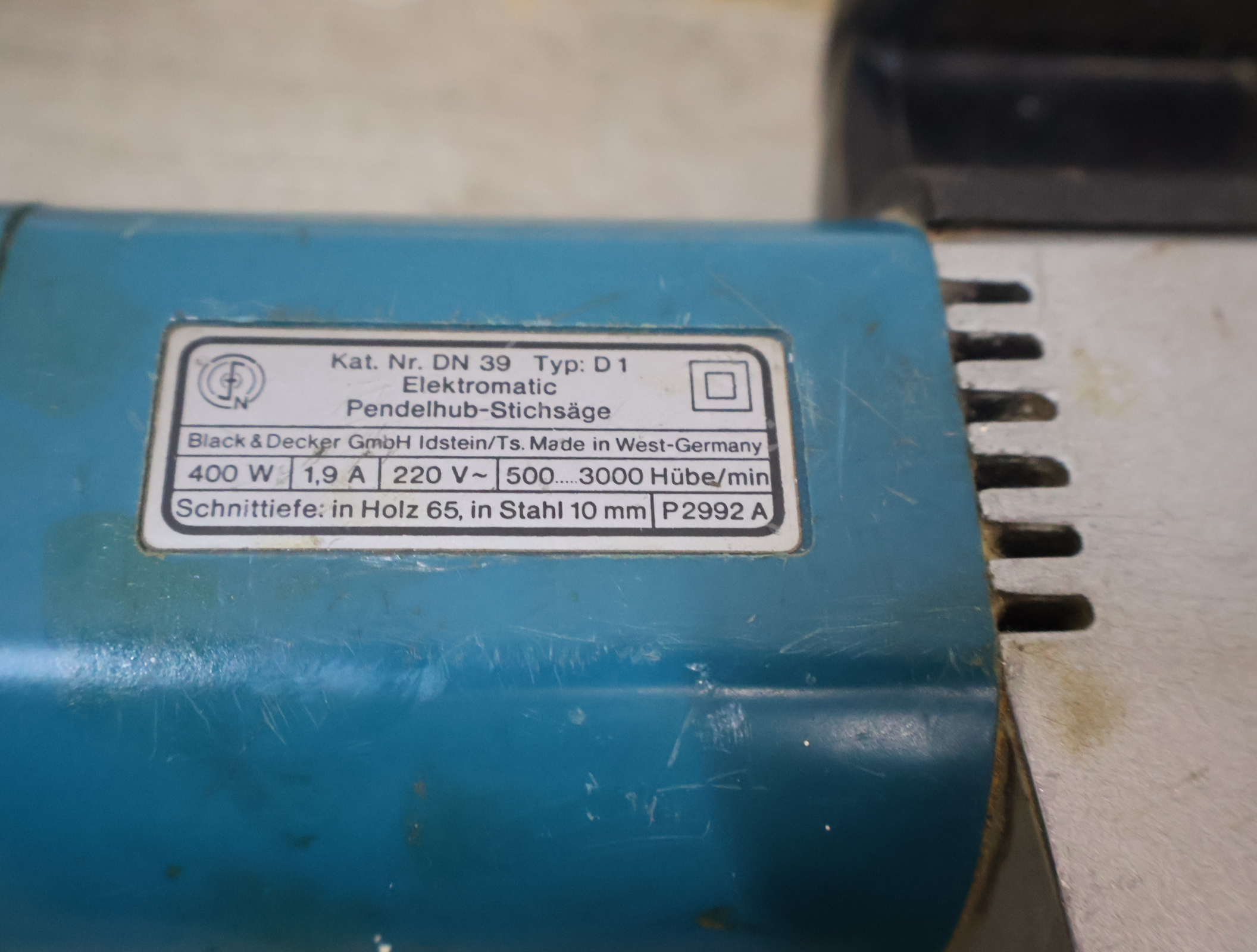 Blauwe elektrische decoupeerzaag black & decker – foto 9 – kavel bij GSD Auctions, Zoeterwoude