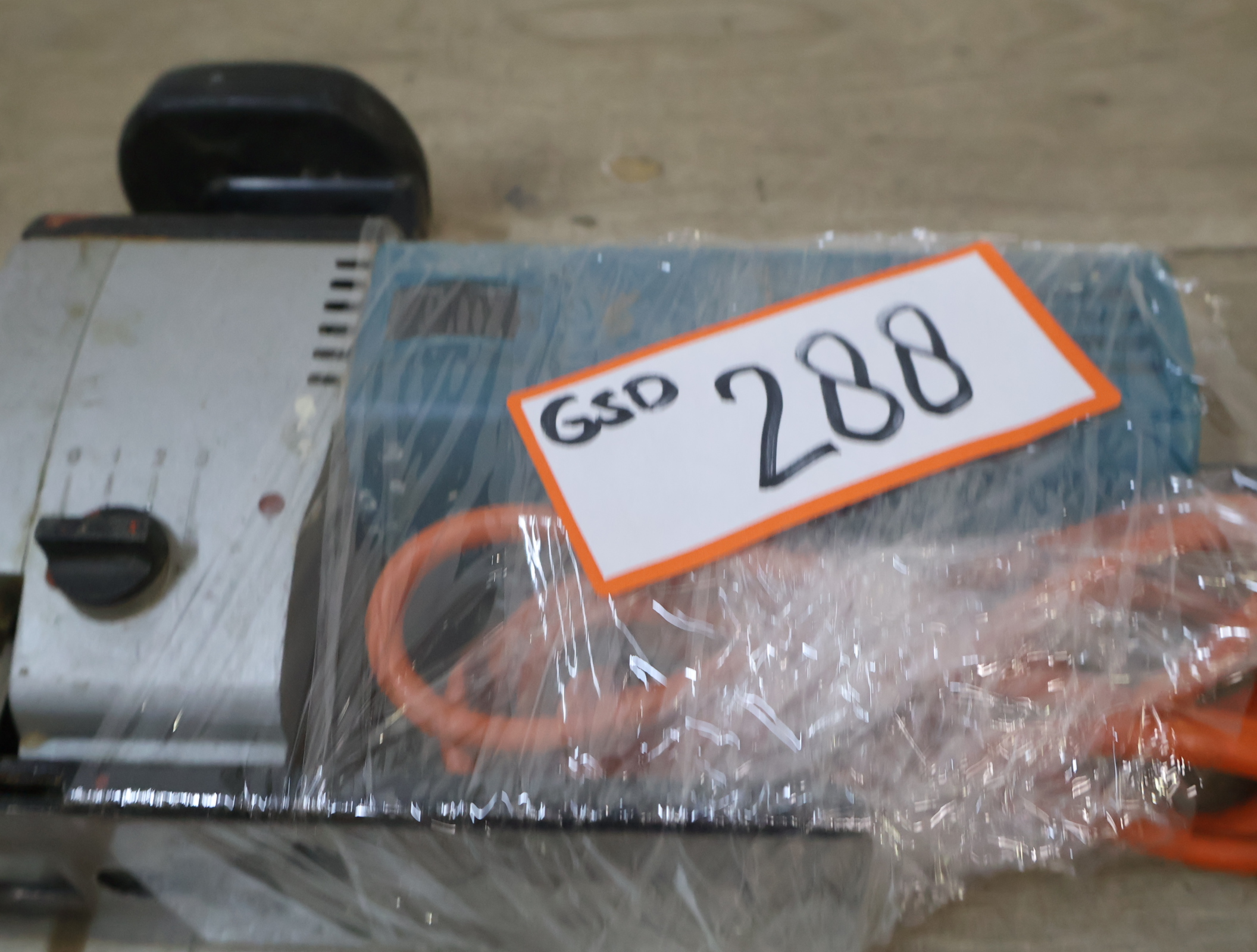 Blauwe elektrische decoupeerzaag black & decker – foto 15 – kavel bij GSD Auctions, Zoeterwoude