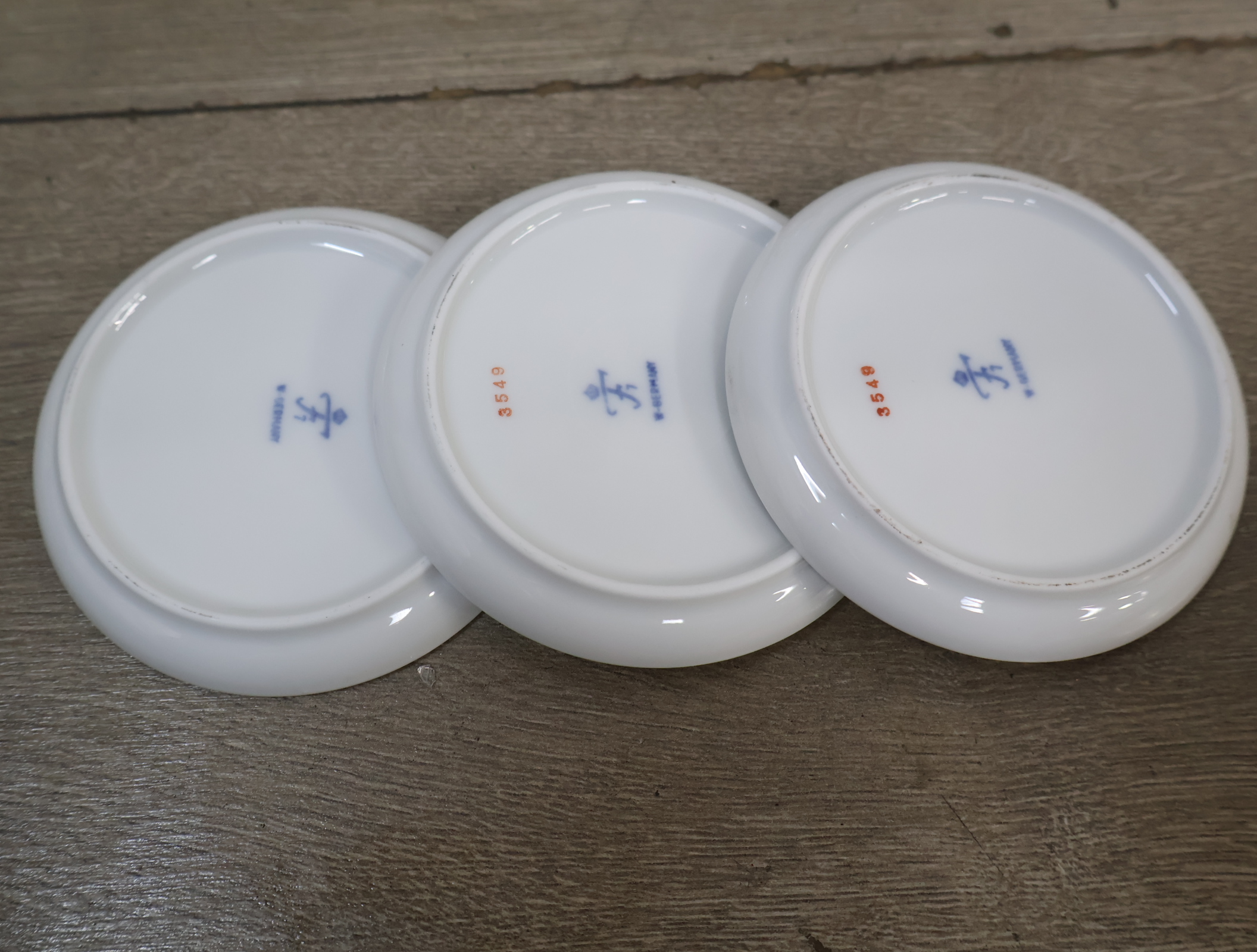 Set Delfts blauwe borden en kruikjes met Nederlandse stadsgezichten – foto 7 – kavel bij GSD Auctions, Zoeterwoude