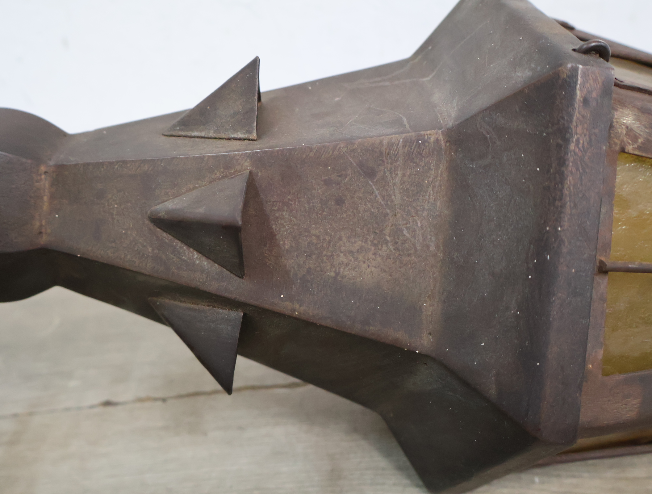 Antieke metalen buitenlamp – foto 12 – kavel bij GSD Auctions, Zoeterwoude