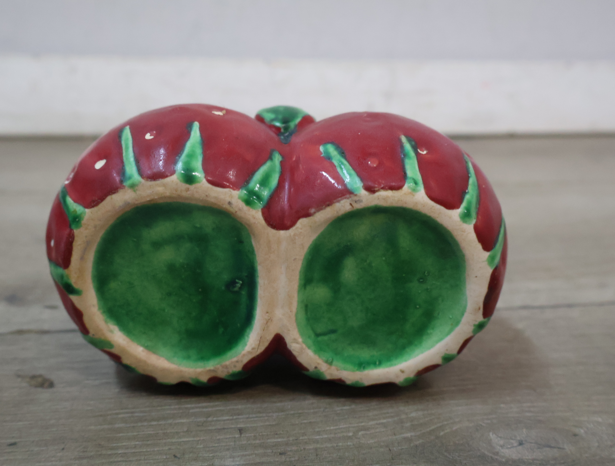 Keramisch zout-en peperstel in tomaatmotief, jampot met deksel, aardbei-stijl – foto 10 – kavel bij GSD Auctions, Zoeterwoude