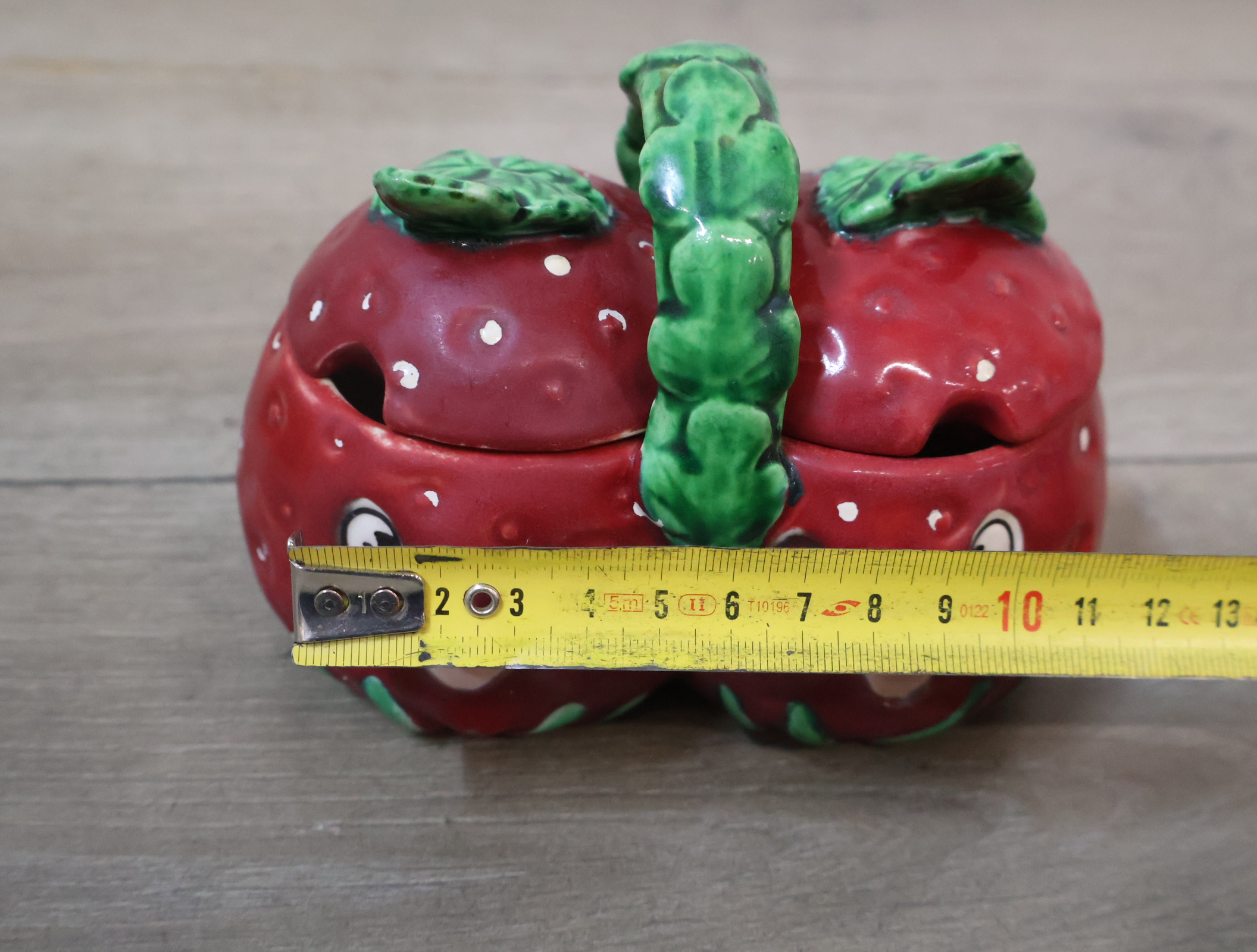 Keramisch zout-en peperstel in tomaatmotief, jampot met deksel, aardbei-stijl – foto 11 – kavel bij GSD Auctions, Zoeterwoude