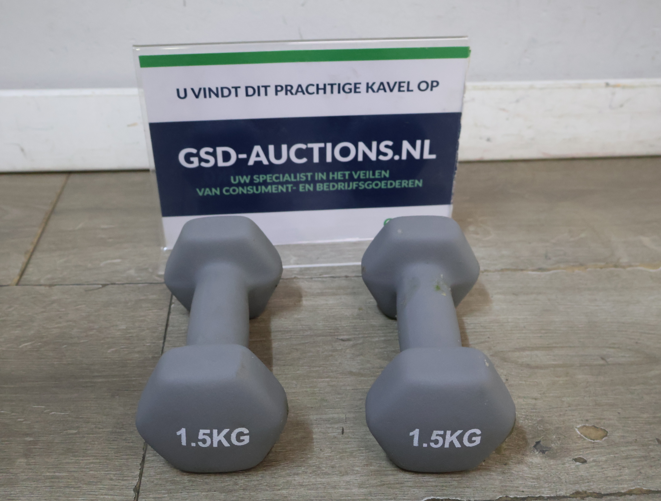 Set van 2 grijze dumbbells 1.5 kg – foto 2 – kavel bij GSD Auctions, Zoeterwoude