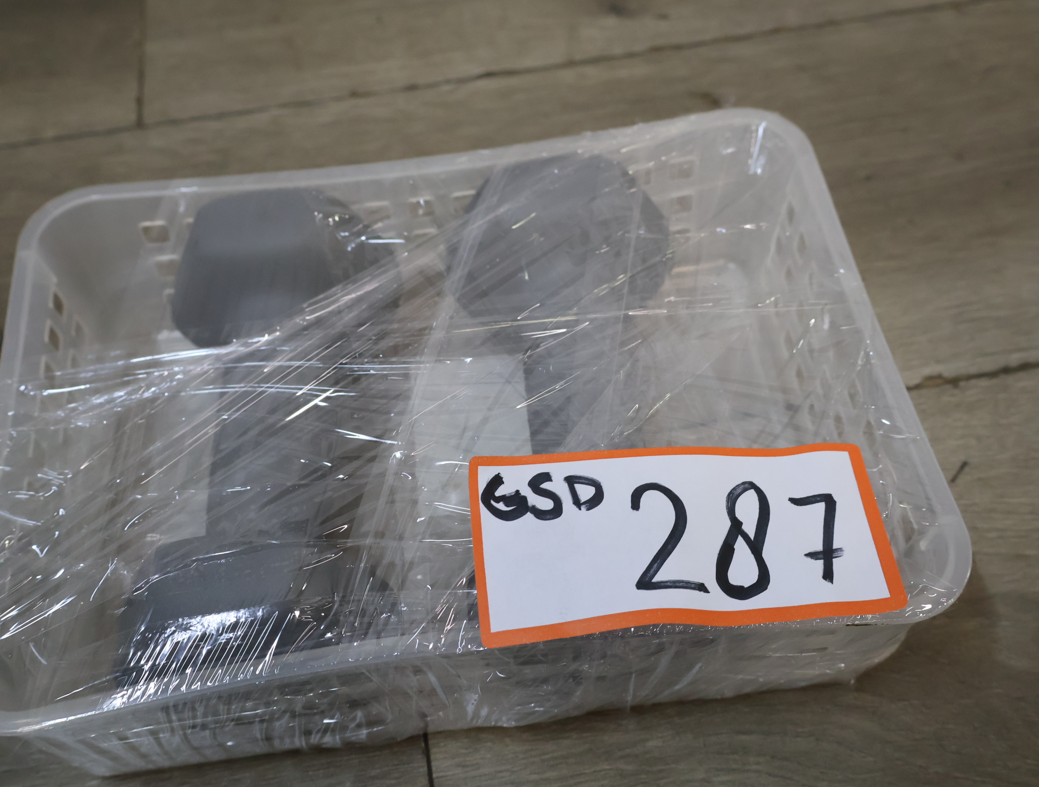 Set van 2 grijze dumbbells 1.5 kg – foto 13 – kavel bij GSD Auctions, Zoeterwoude